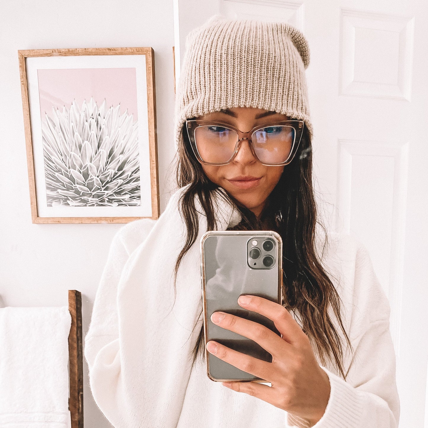 lifestyle - becky iv blue light glasses