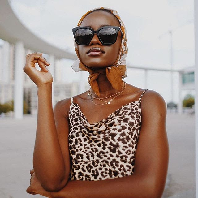 customer content - brunette wearing the bella black and grey polarized glasses