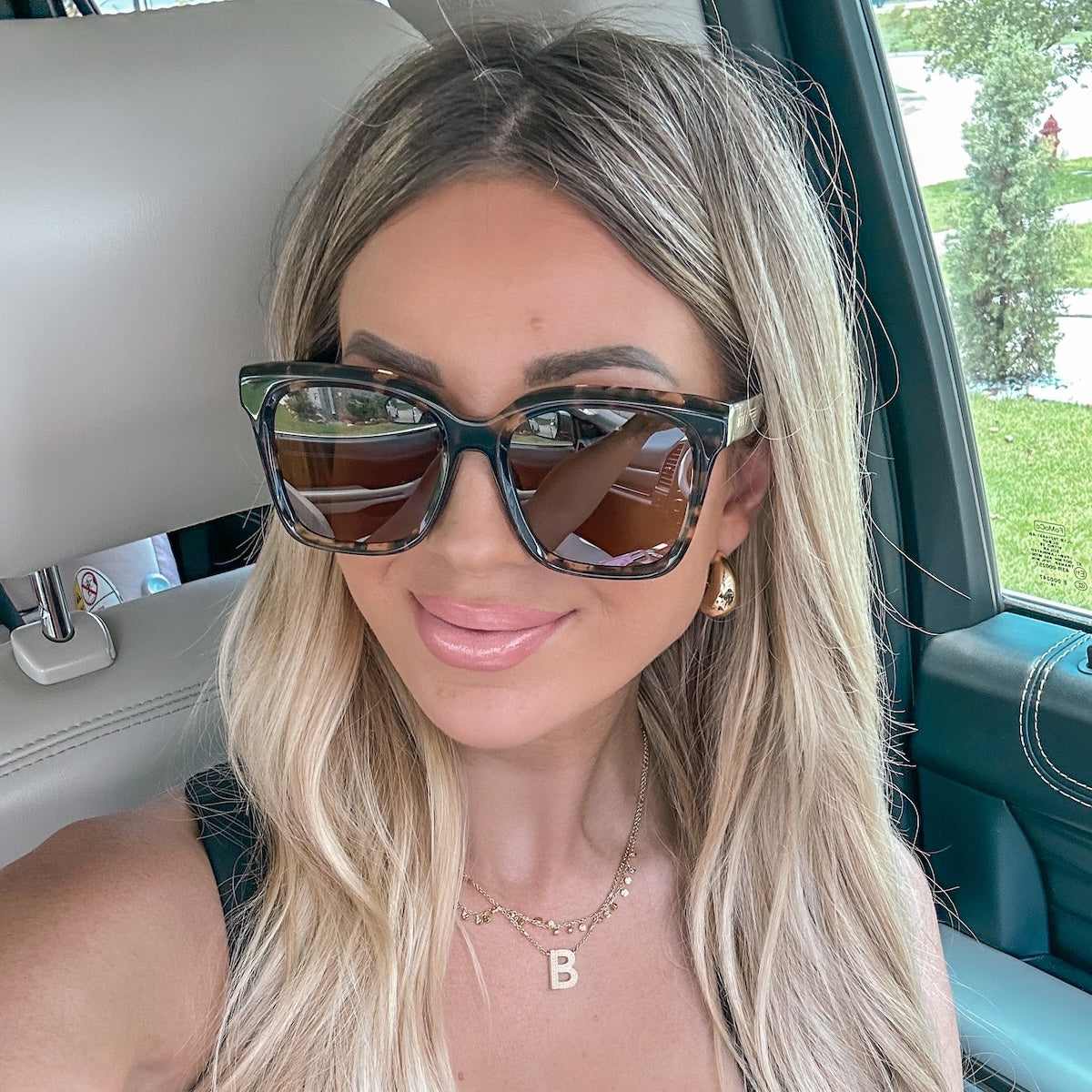 customer content - brookelmcdonald wearing diff eyewear meredith square sunglasses with a espresso tortoise acetate frame and brown polarized lenses