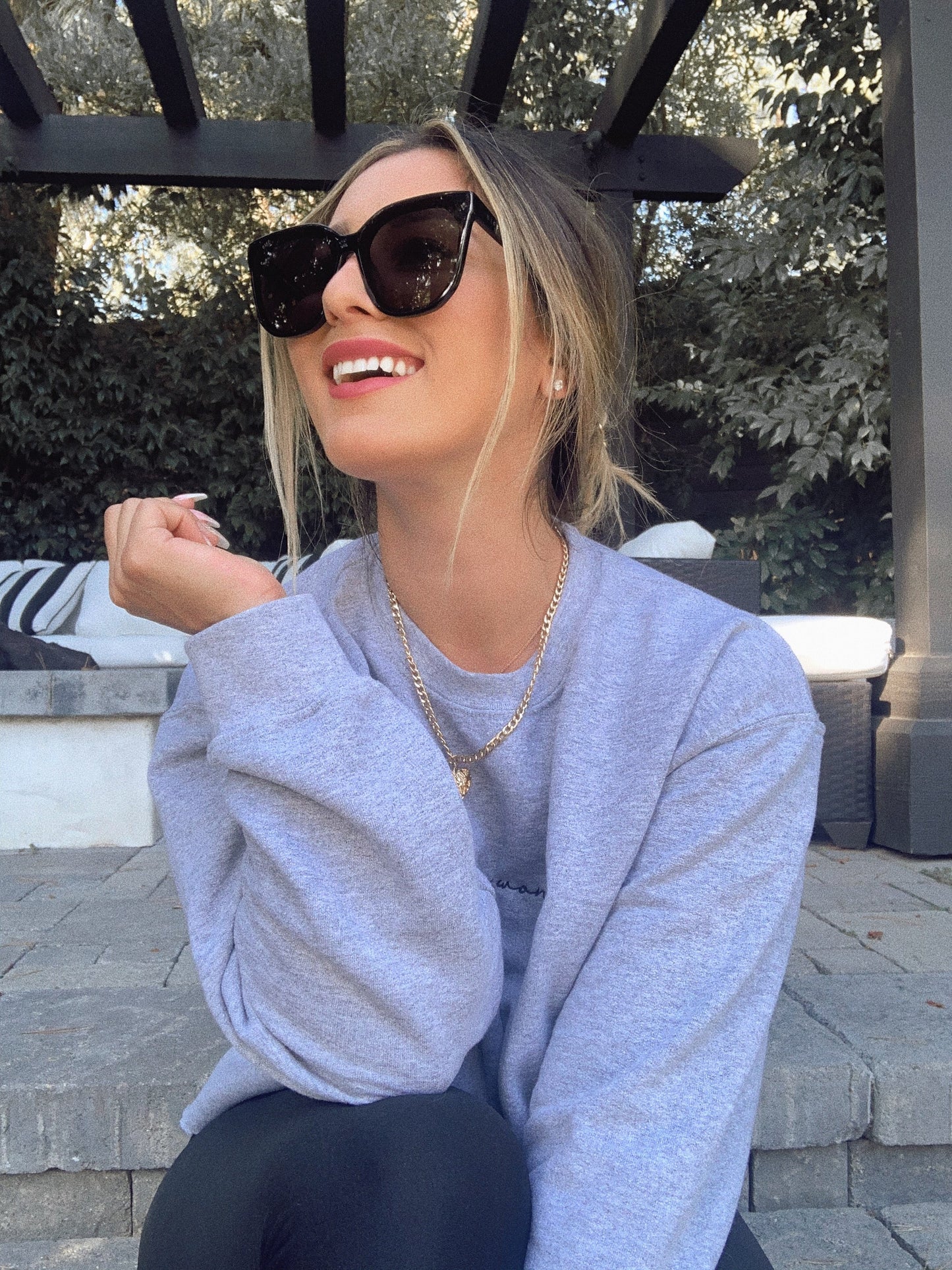 customer content - Shelly wearing the gia in black and grey