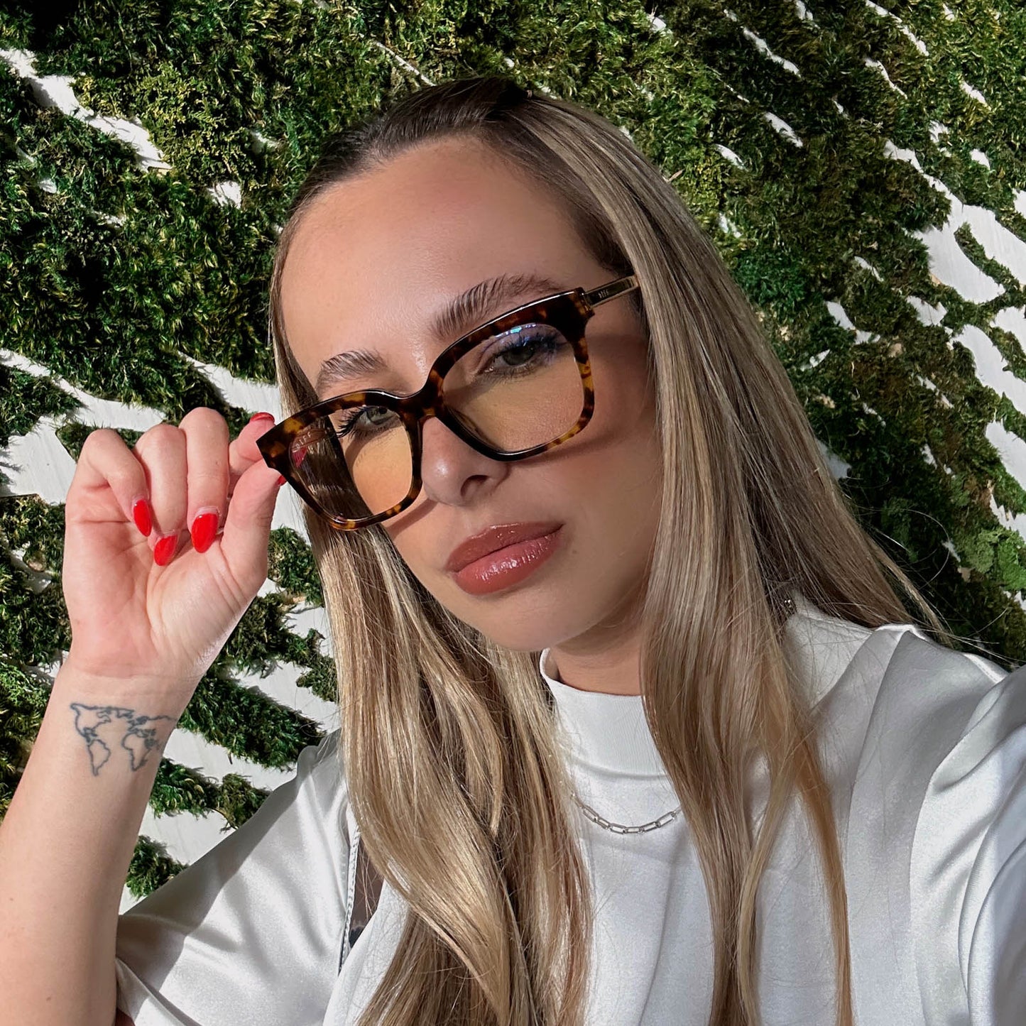 larissa.montana wearing diff eyewear bella xs square glasses with a amber tortoise frame and blue light technology lenses