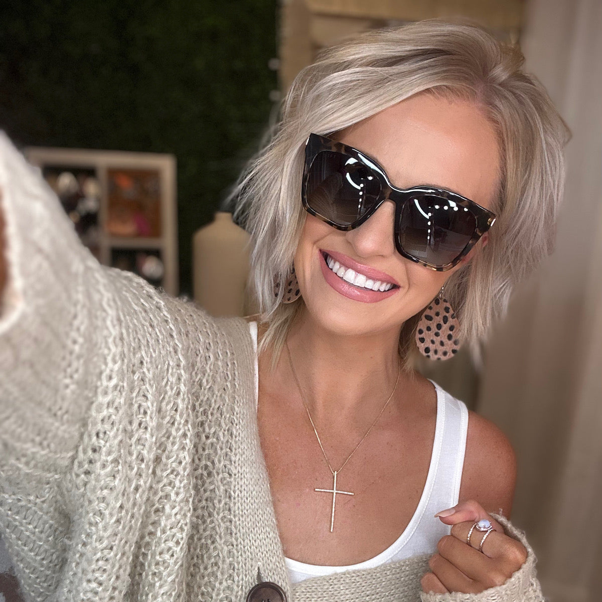 customer content - female with short blonde bob wearing diff eyewear bella square sunglasses with a espresso tortoise frame and grey gradient polarized lenses