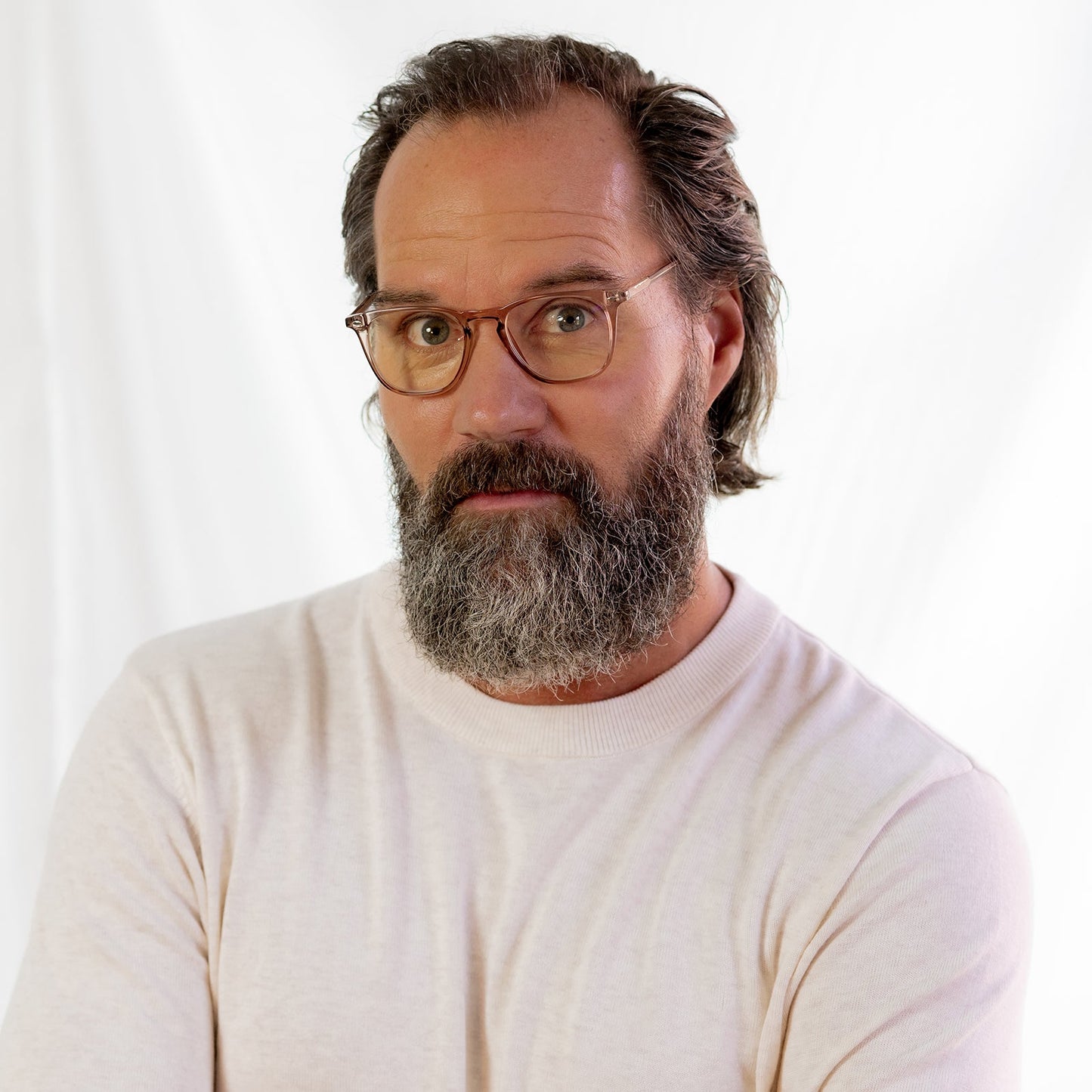 lifestyle - male wearing the griffin in vintage crystal and blue light readers