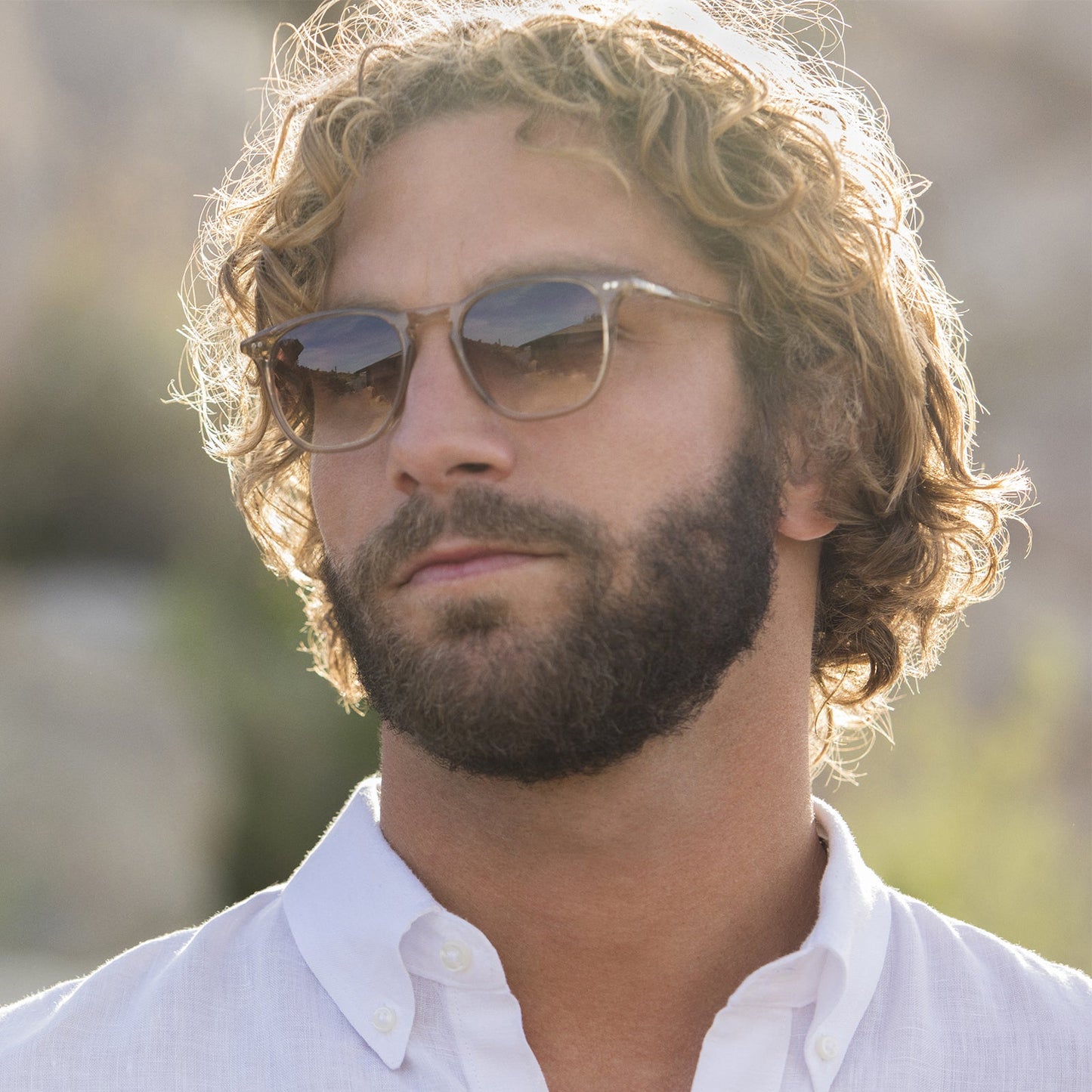 lifestyle - maxwell vintage crystal and brown gradient polarized lens on male model outside