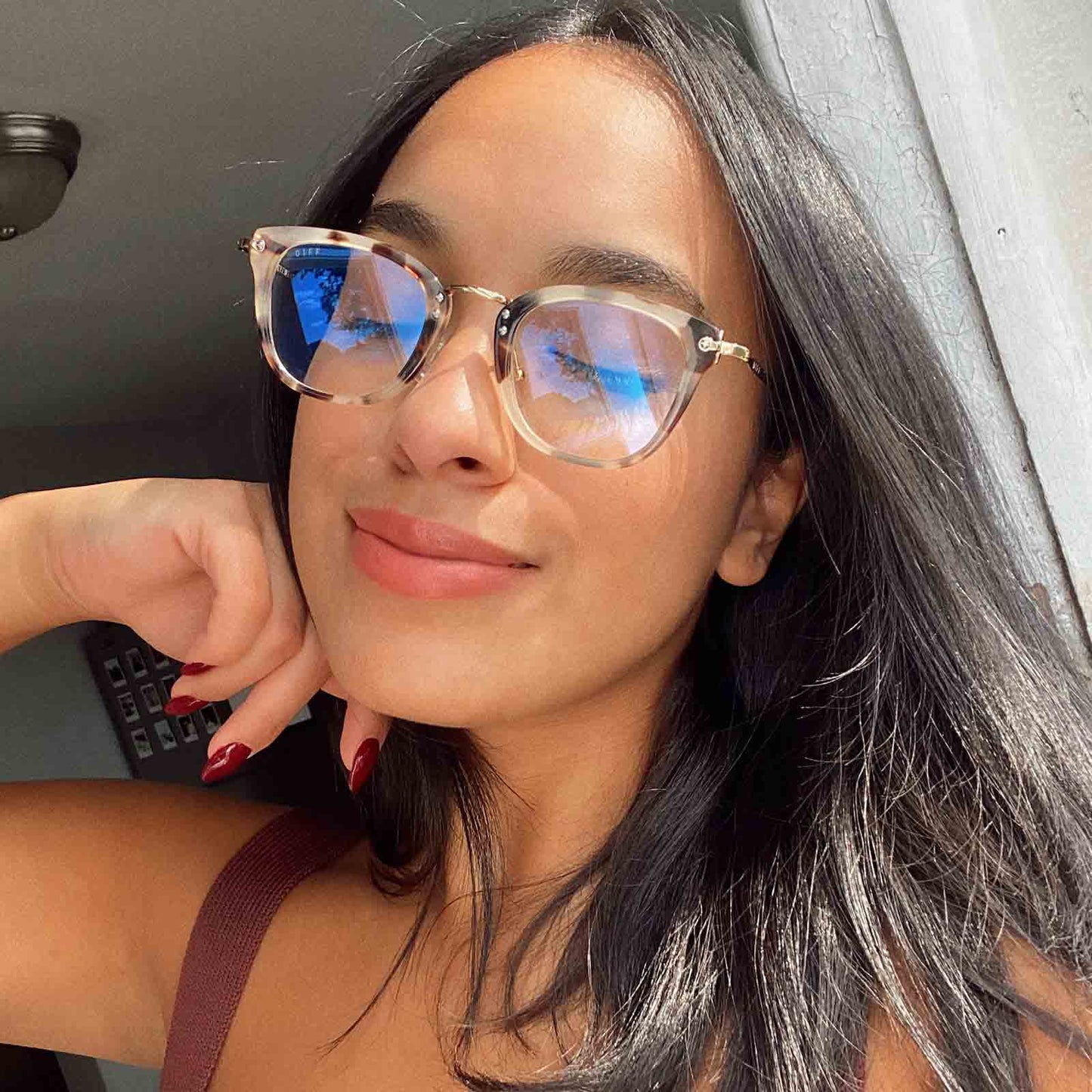 Customer Content - brunette wearing the rue in cream tortoise and blue light