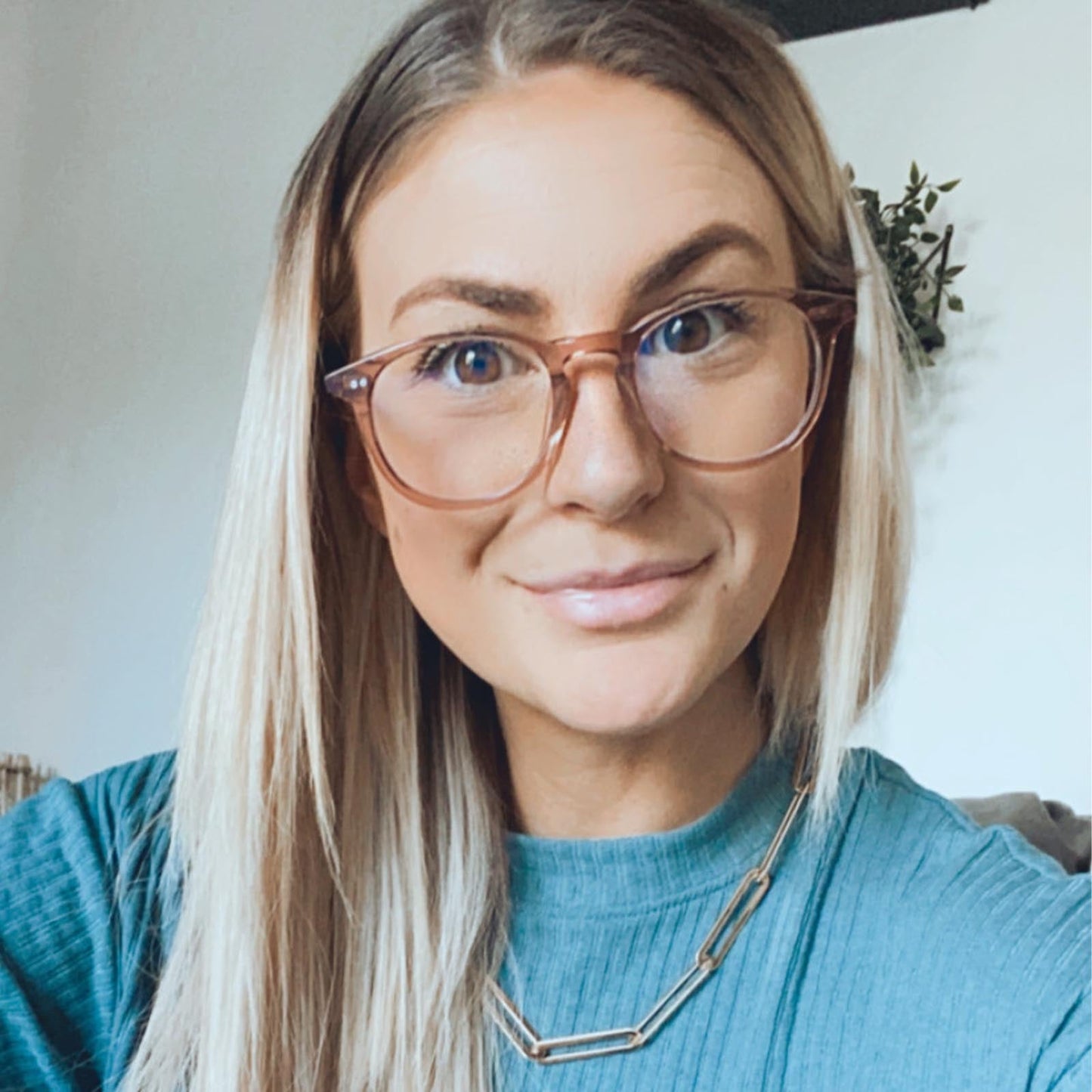 customer content - Rae Renea wearing jaxson vintage crystal blue light glasses