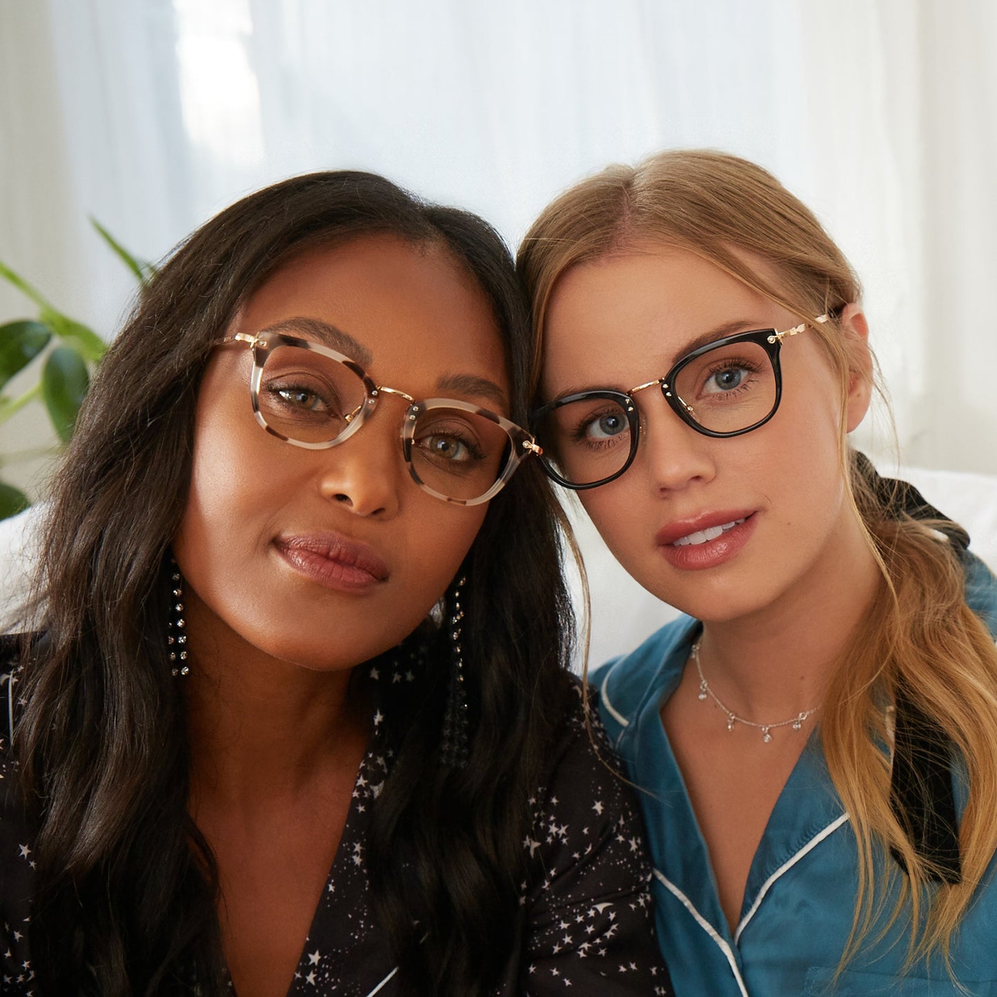 lifestyle - brunette in RUE - CREAM TORTOISE blonde in rue black