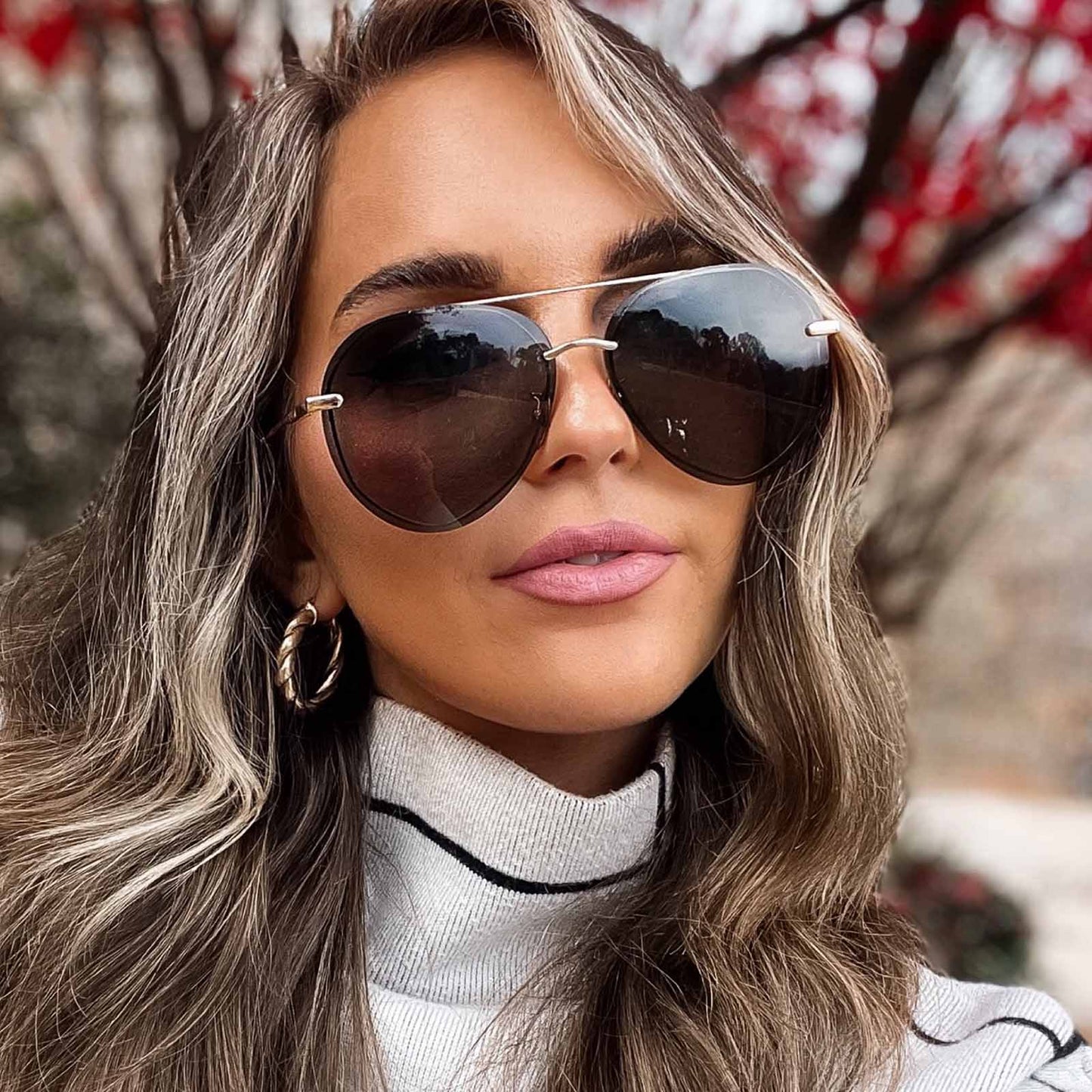 lifestyle - blonde female wearing diff eyewear lenox aviator sunglasses with a gold metal frame and g15 polarized lenses
