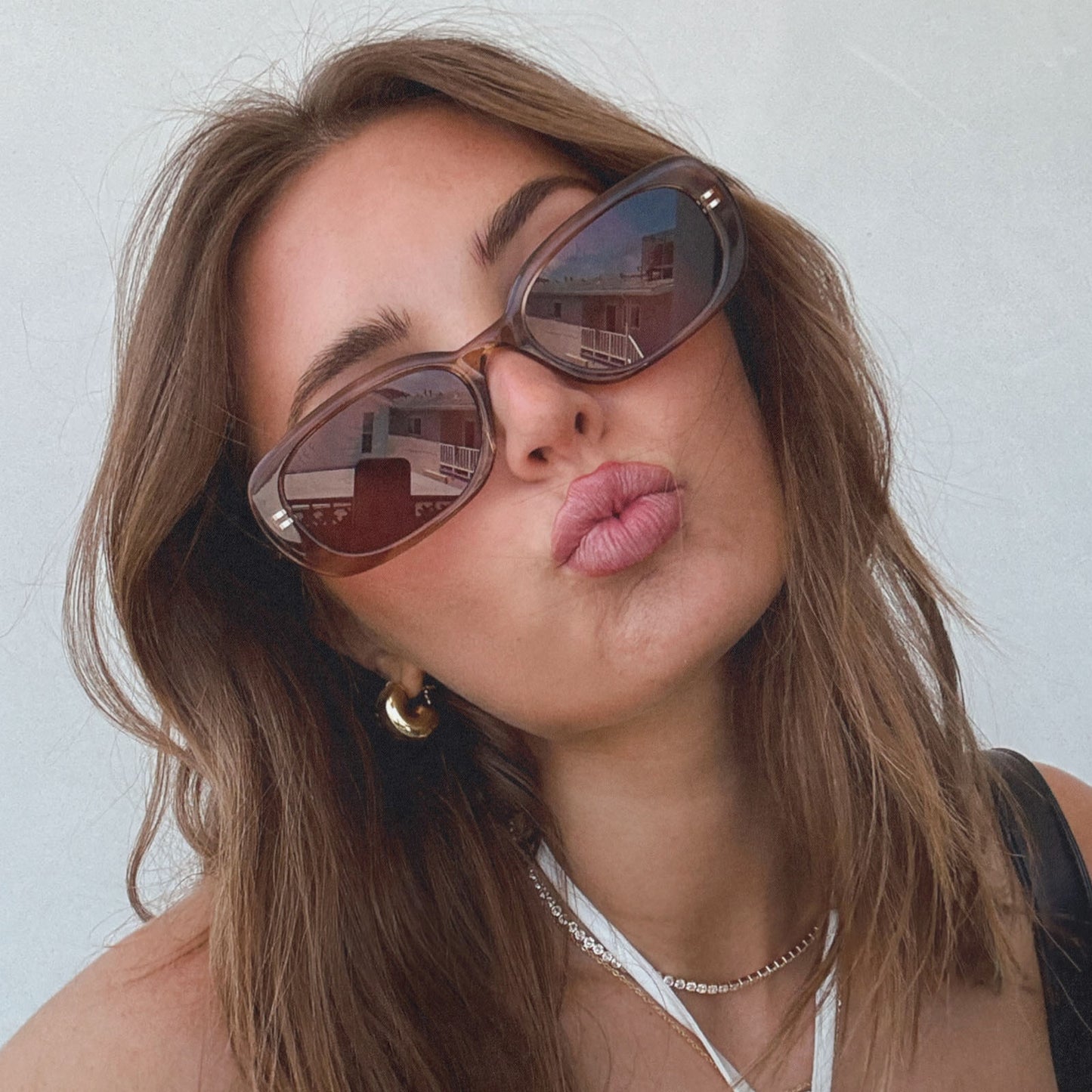 lifestyle - aspyn ovard x diff eyewear female wearing the cove oval prescriptionsunglasses with a tortoise frame front view