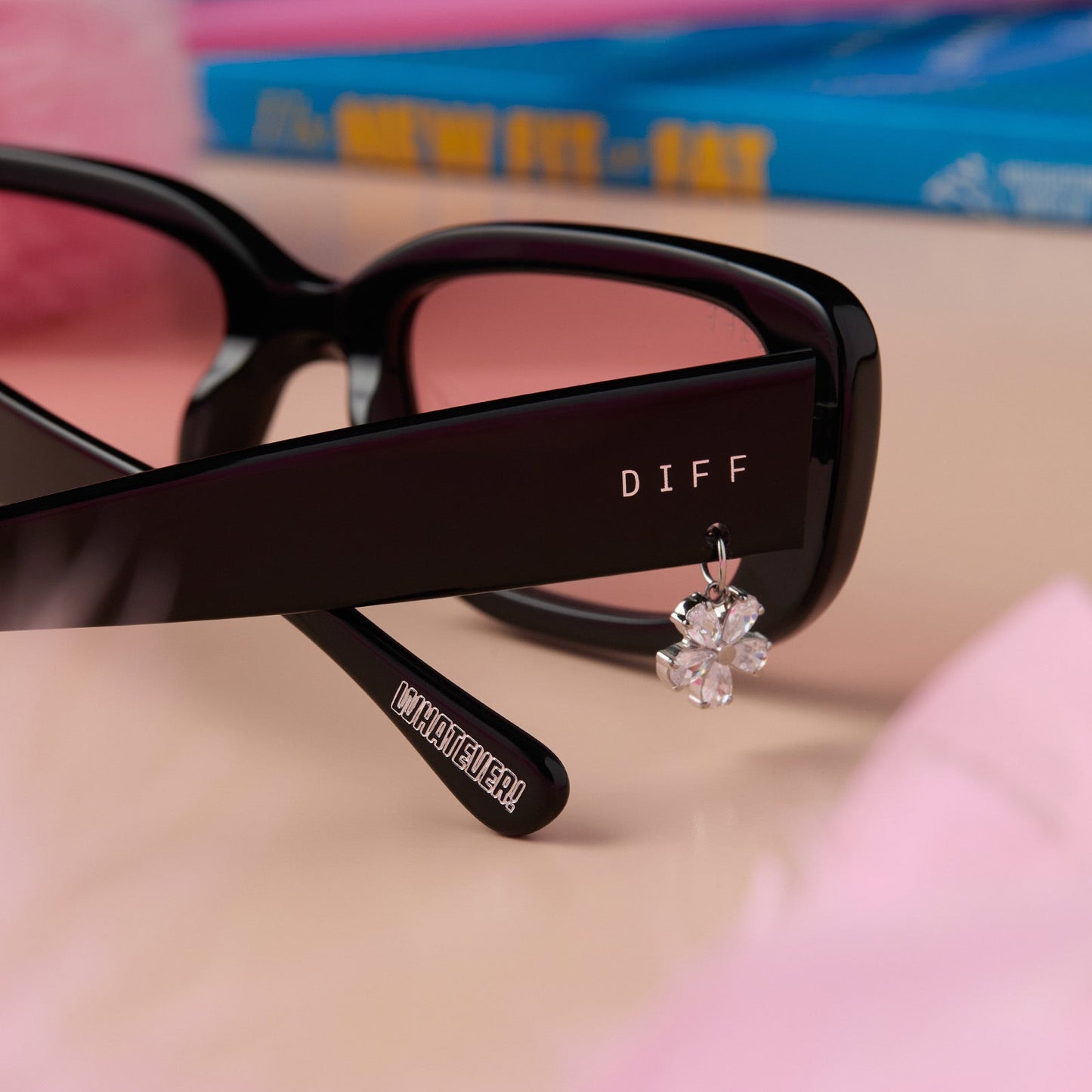 lifestyle - clueless x diff eyewear featuring the cher round sunglasses with a black frame and pink gradient lenses detailed view