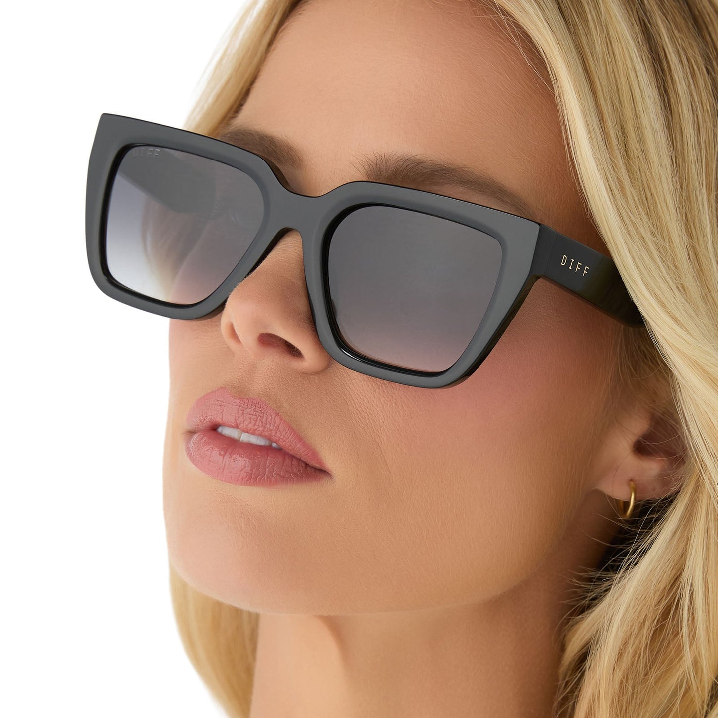 on model - female wearing diff eyewear featuring the amara square sunglasses with a black frame and grey gradient lenses angled view