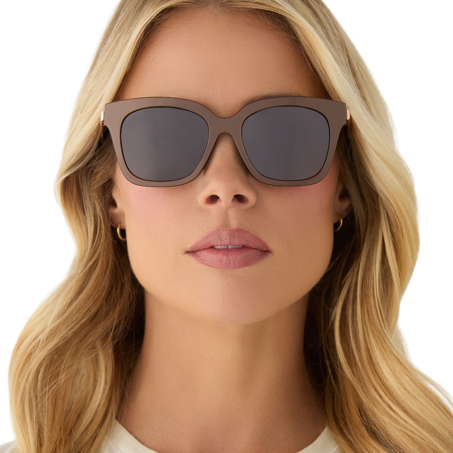 on model - female wearing diff eyewear featuring the bella xs square sunglasses with a moscow mule brown opalescent frame and brown w/ gold flash lenses front view