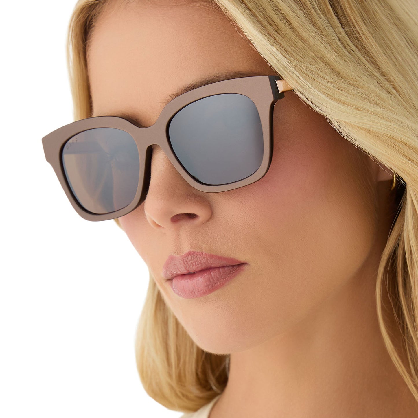 on model - female wearing diff eyewear featuring the bella xs square sunglasses with a moscow mule brown opalescent frame and brown w/ gold flash lenses angled view