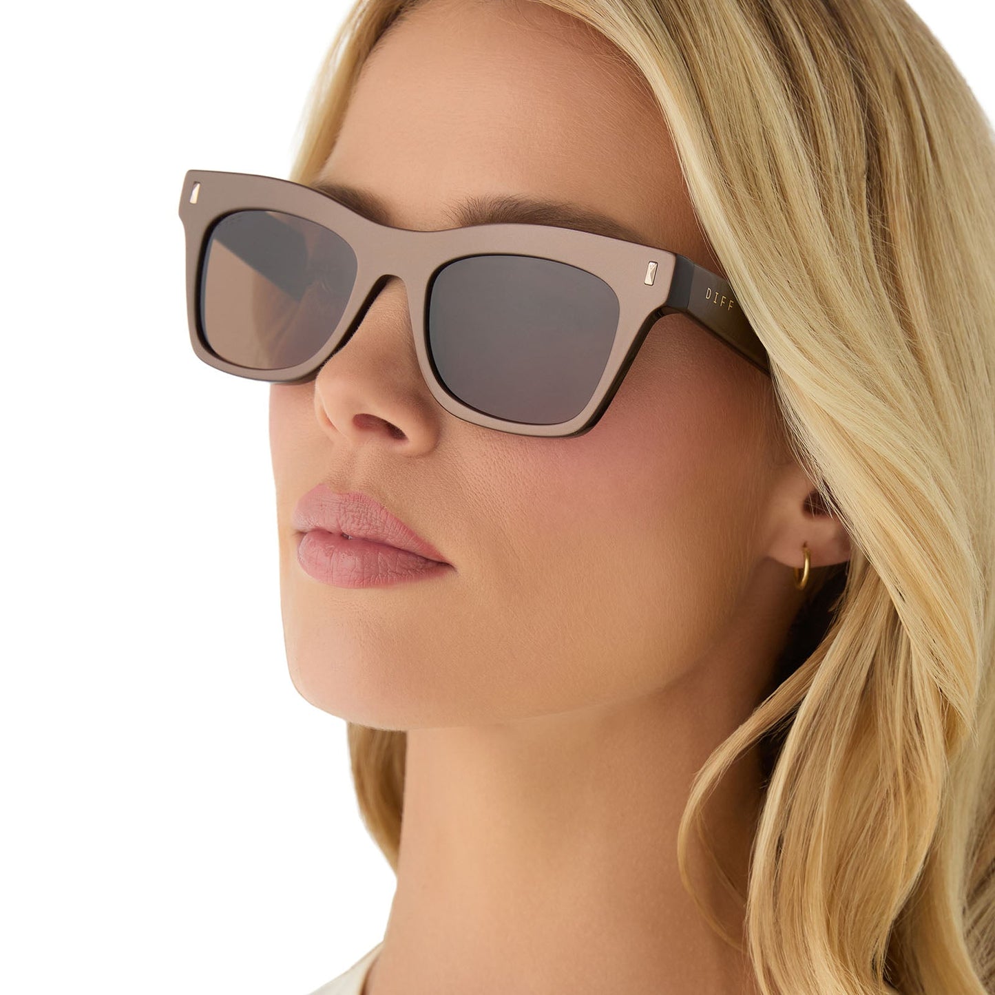 on model - female wearing diff eyewear featuring the bradley cat eye sunglasses with a moscow mule frame and brown lenses angled view