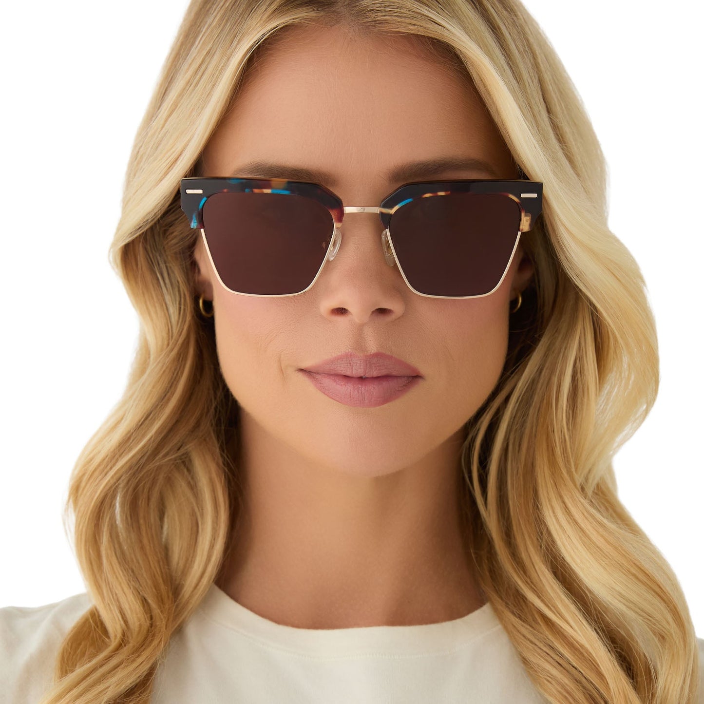 on model - female wearing diff eyewear featuring the capri rectangle sunglasses with a confetti tortoise frame and brown lenses front view