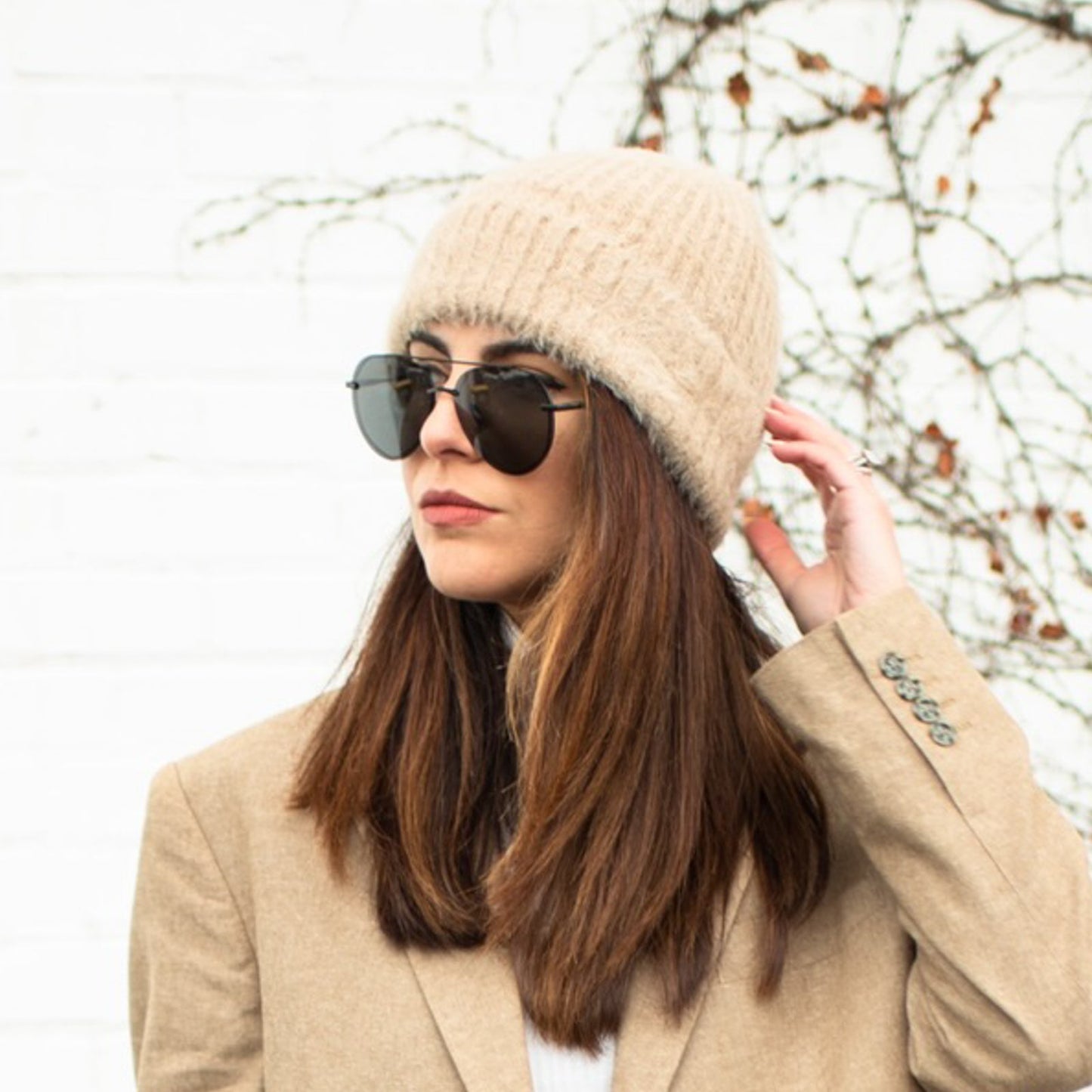 lifestyle - alejandra.calvente wearing LENOX - BLACK + GREY