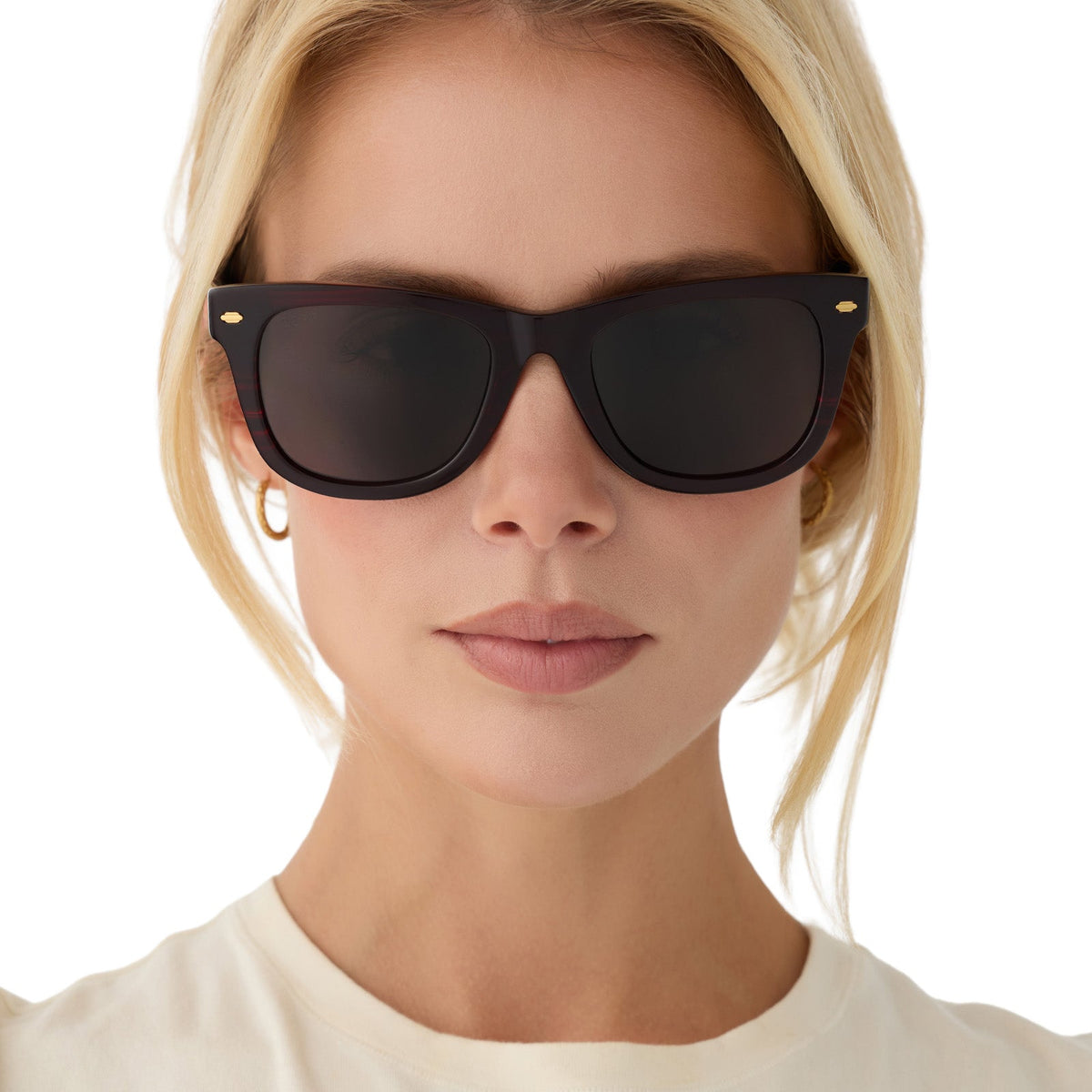 on model - blonde female wearing diff eyewear mercer square sunglasses with a redwood acetate frame and grey polarized lenses front view