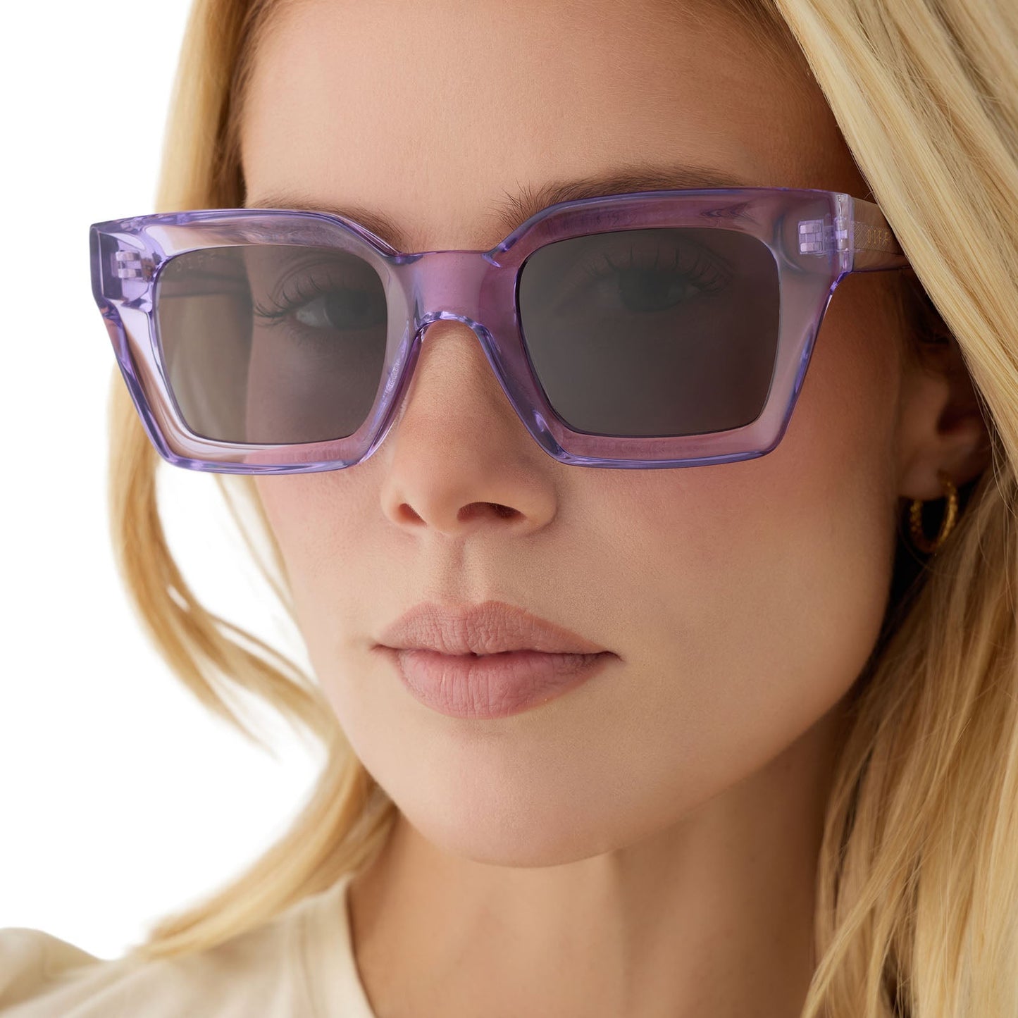 on model - blonde female wearing diff eyewear greer square sunglasses with a lilac crystal purple acetate frame and grey polarized lenses front view