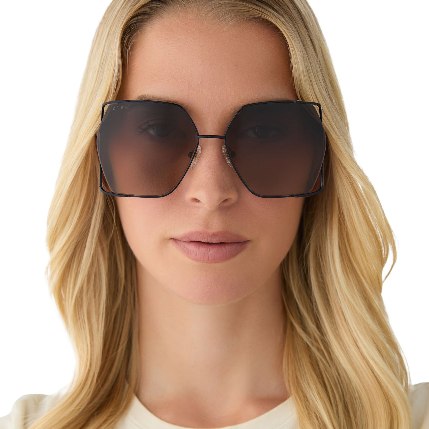 on model - female wearing diff eyewear featuring the donna iv square sunglasses with a black frame and twilight gradient polarized lenses front view