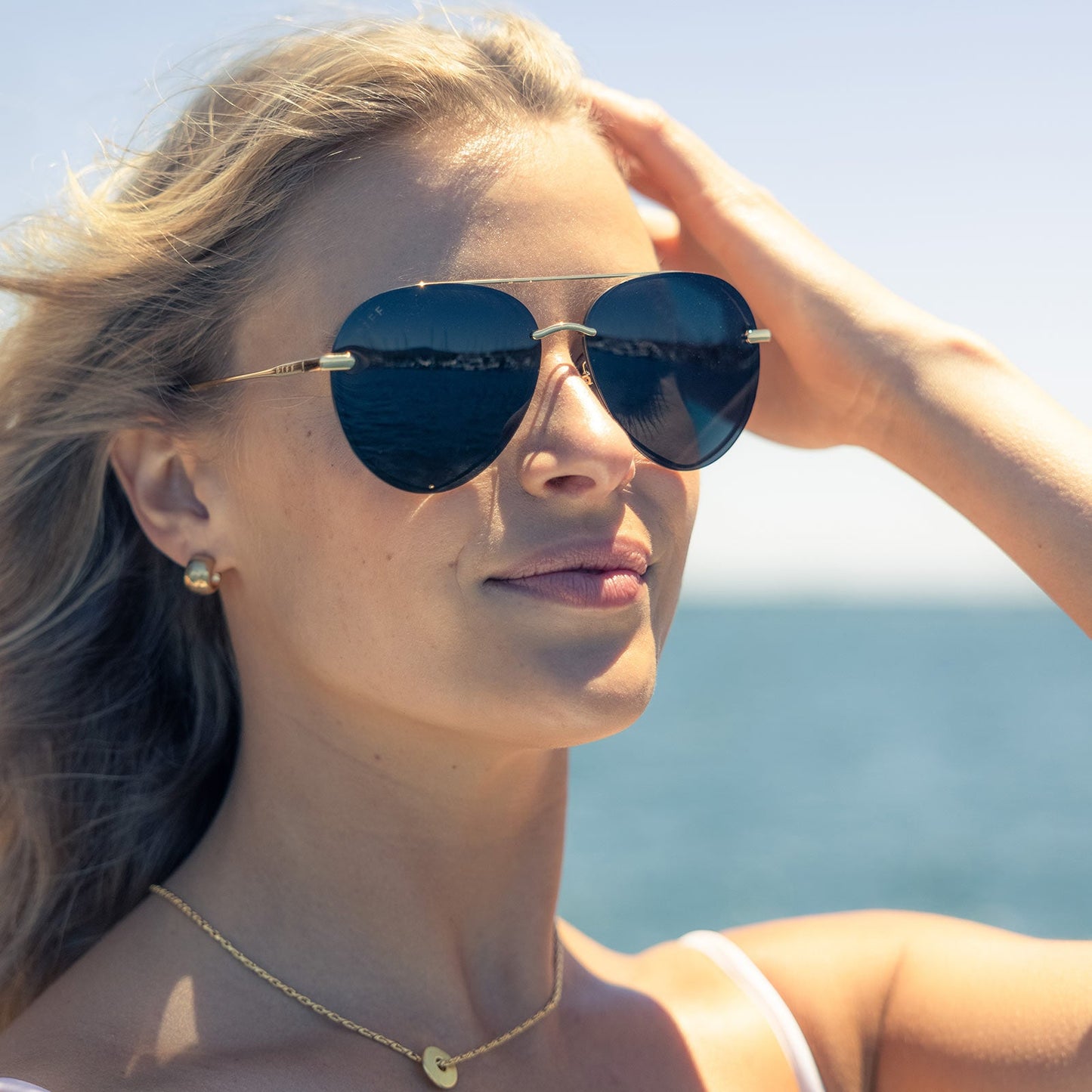 blonde model wearing LENOX - GOLD + G15 + POLARIZED