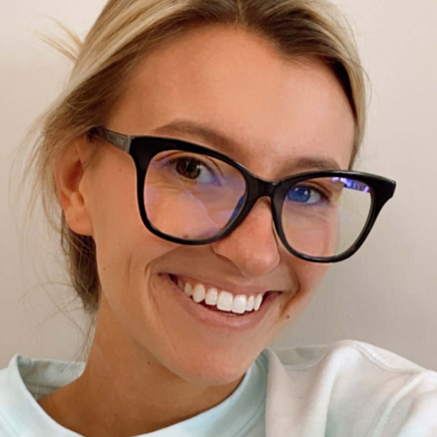 customer content - lexifullerr wearing carina black blue light technology glasses