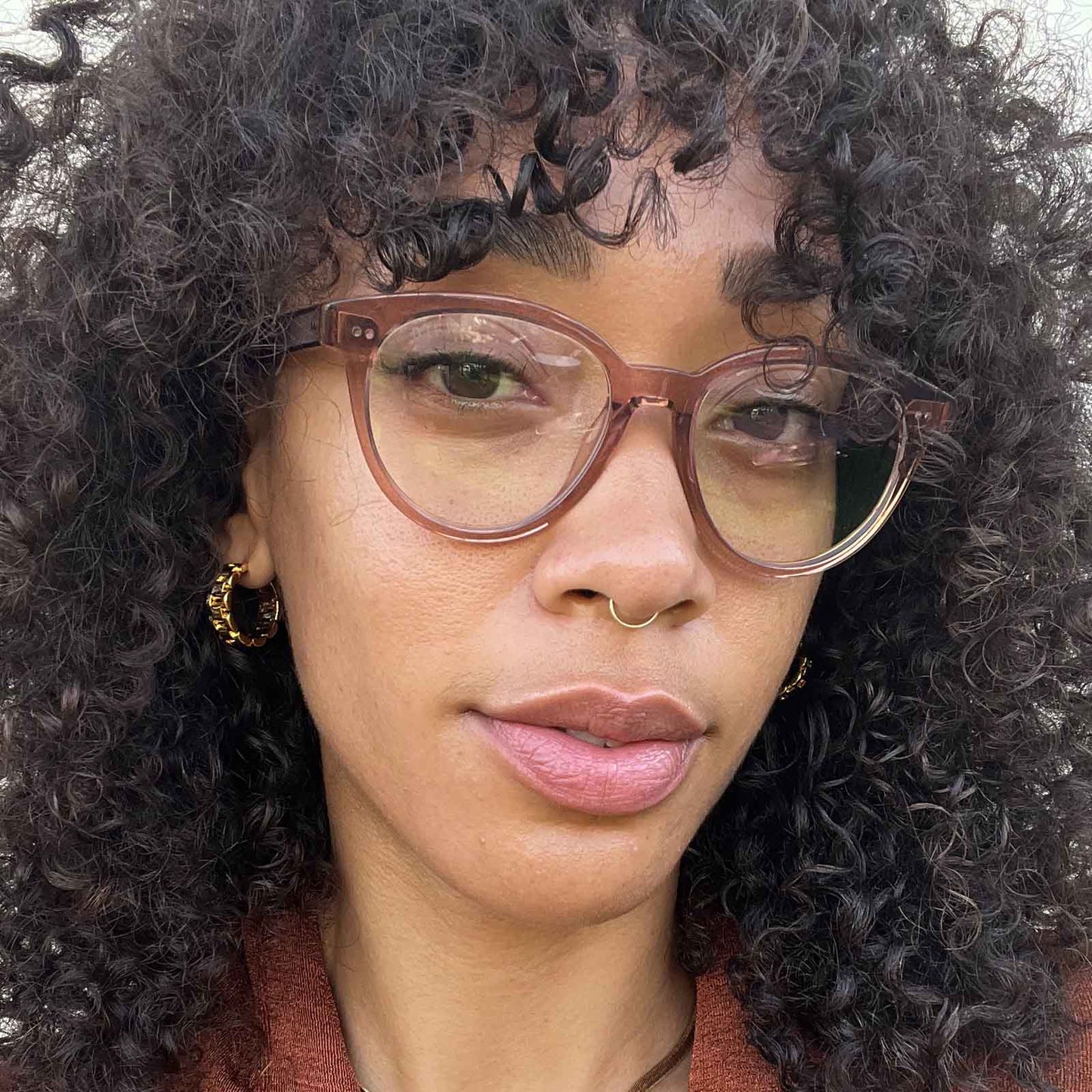 lifestyle - haydennoel wearing carly cafe ole blue light technology glasses