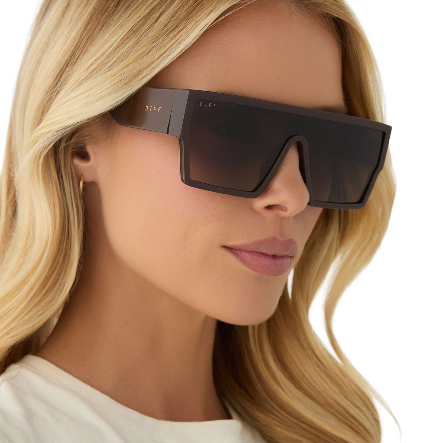 on model - female wearing diff eyewear featuring the electra shield sunglasses with a truffle frame and truffle gradient lenses side view
