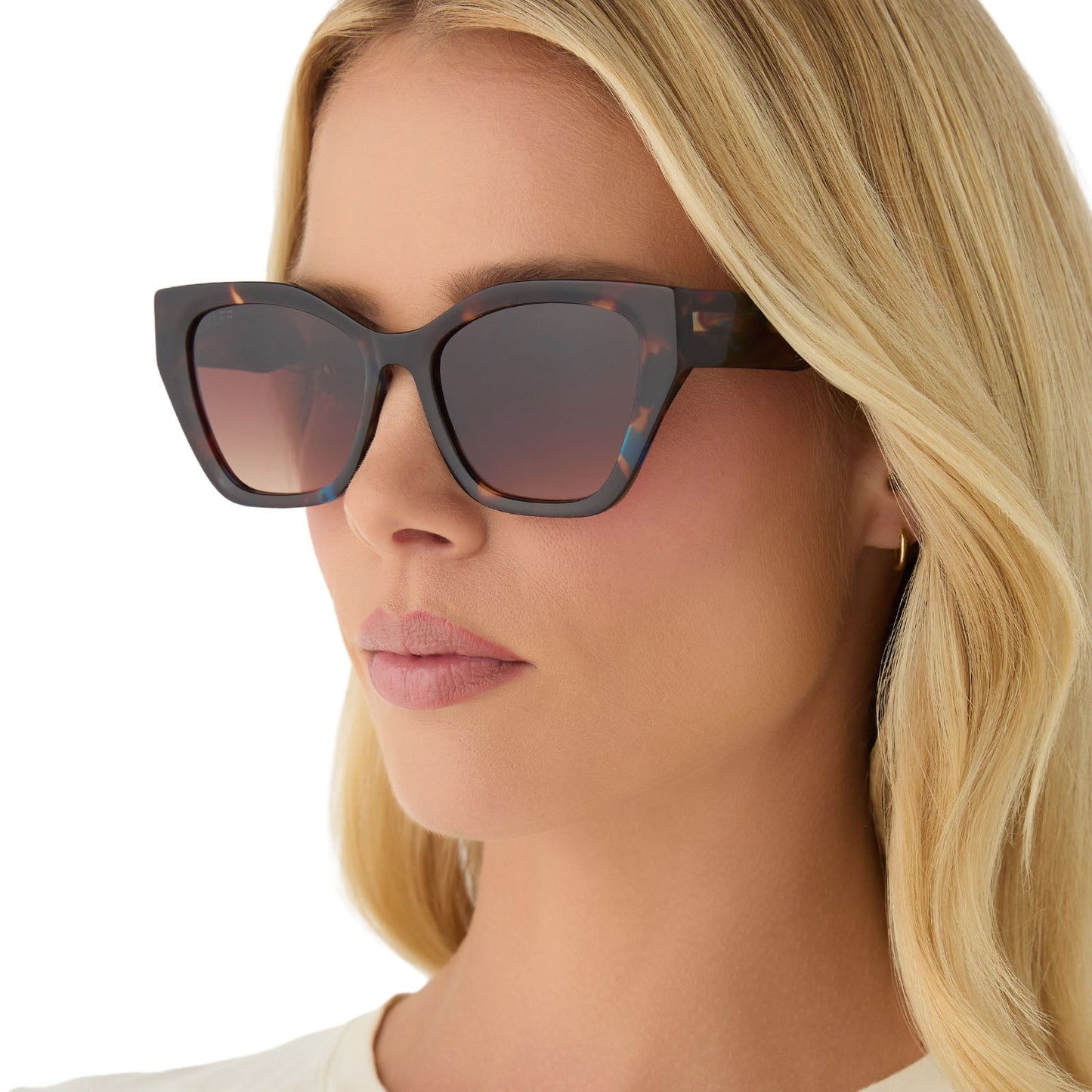 on model - female wearing diff eyewear featuring the evie cat eye sunglasses with a confetti tortoise frame and brown gradient lenses angled view
