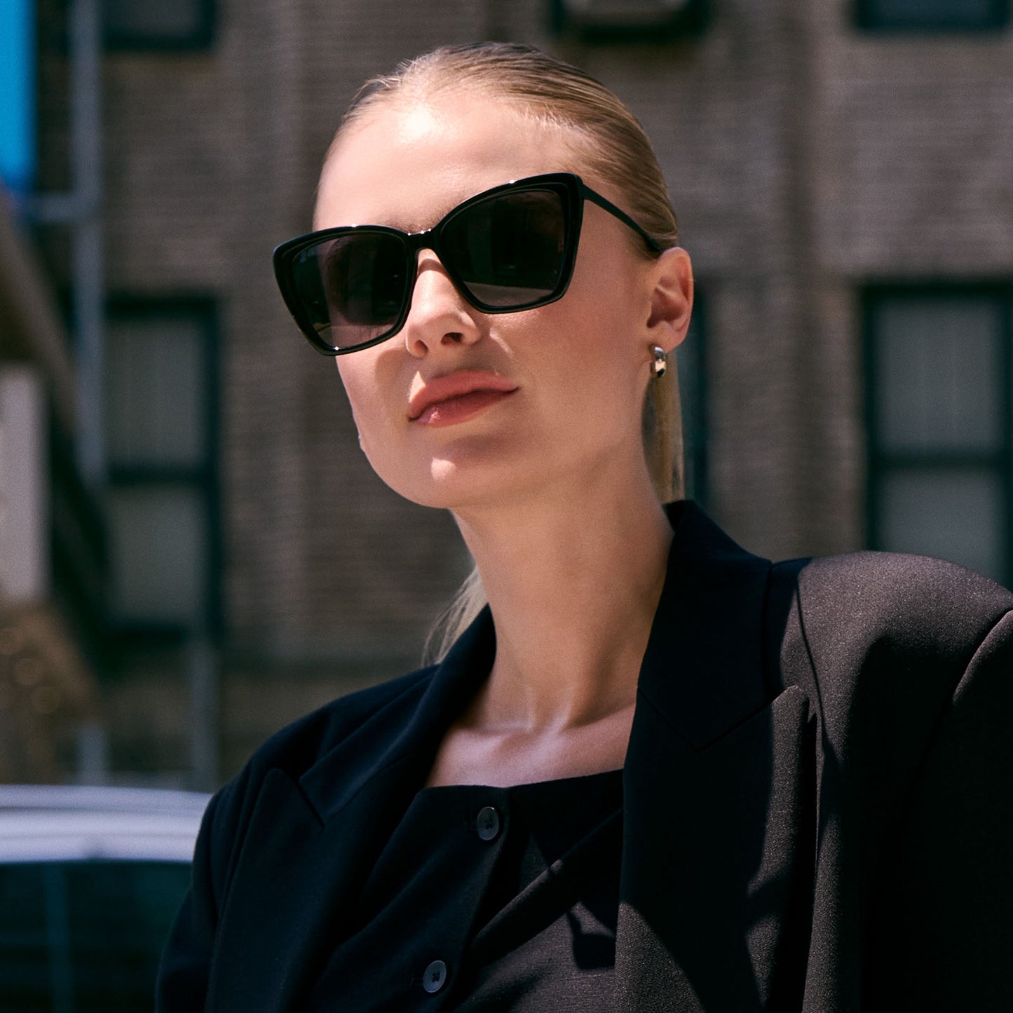 on model - female wearing diff eyewear becky ii black frame dark smoke polarized sunglasses front view