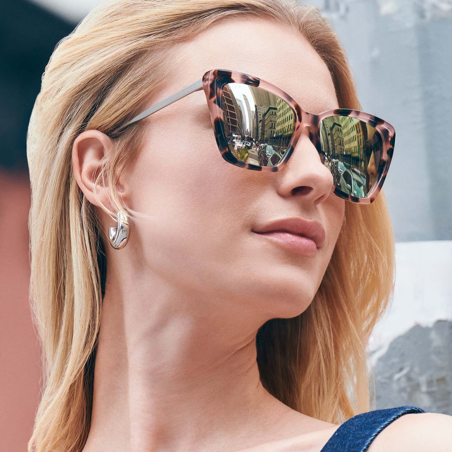 on model - female wearing diff eyewear becky ii himalayan tortoise frame taupe flash mirror polarized sunglasses angled view