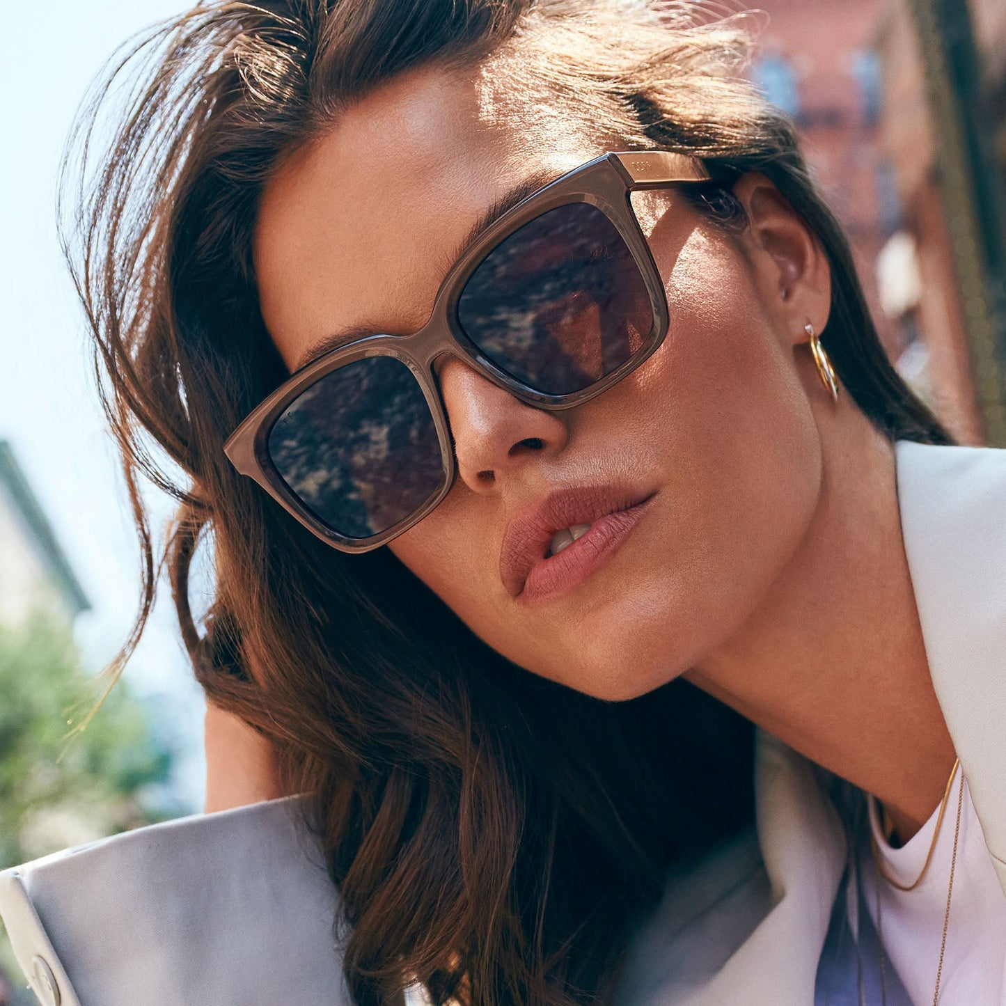 lifestyle - female wearing diff eyewear featuring the meredith square sunglasses with a moscow mule frame and brown gradient gold flash polarized lenses front view