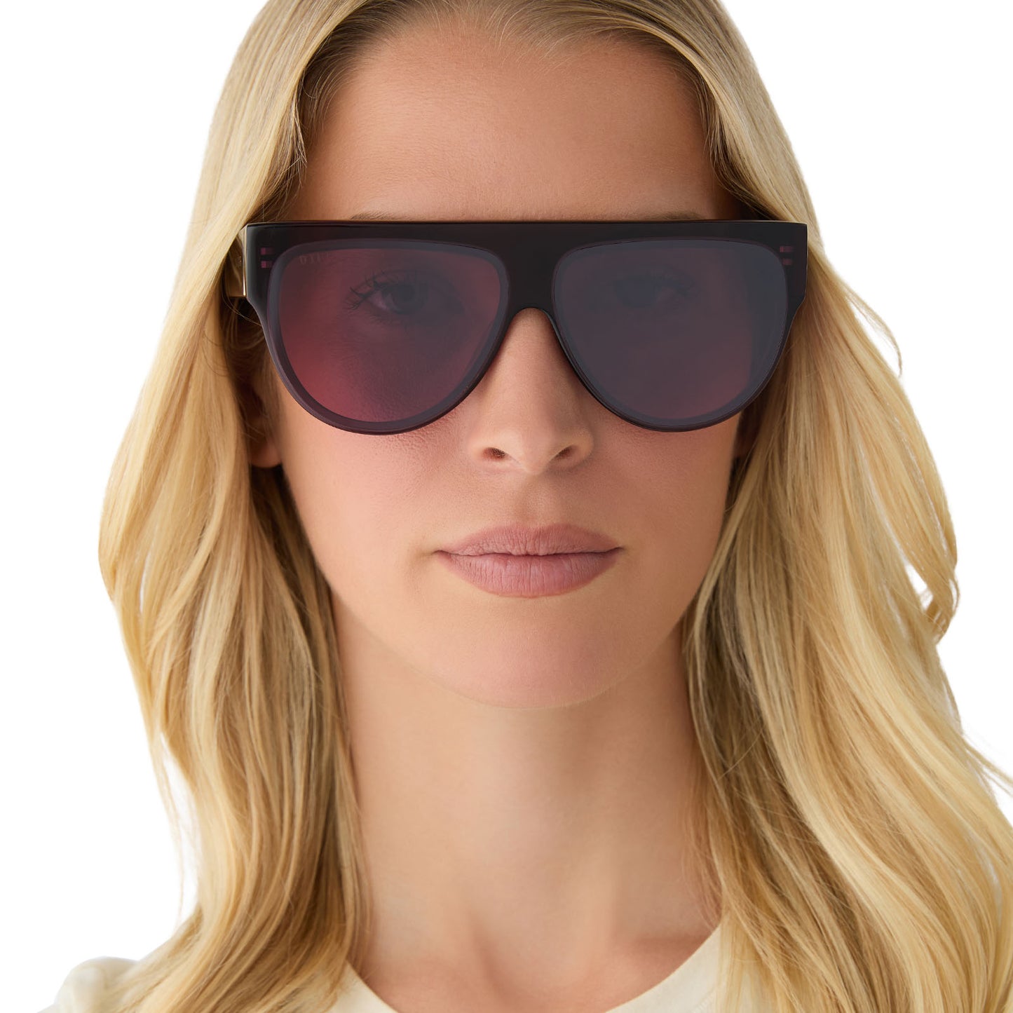 on model - female wearing diff eyewear featuring the georgie square sunglasses with a aubergine purple red frame and aubergine with silver flash lenses front view