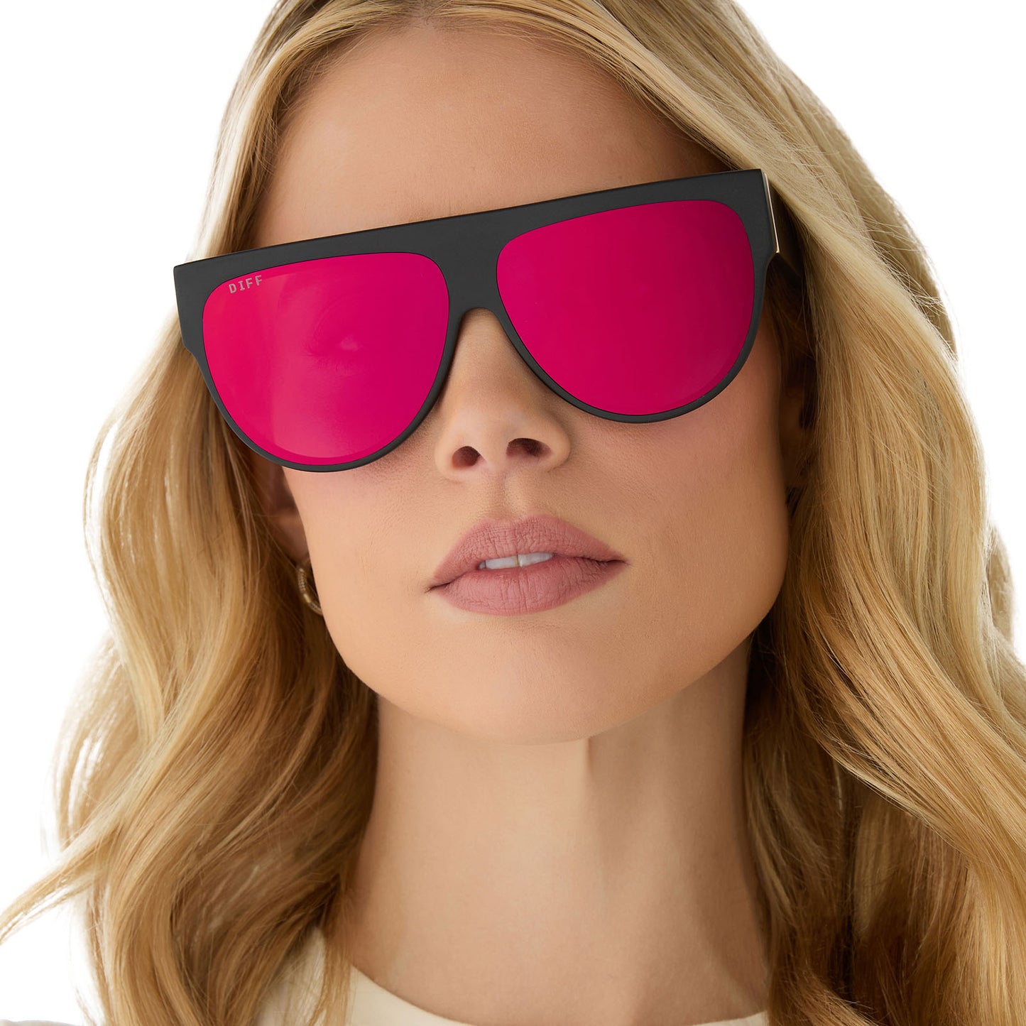on model - female wearing diff eyewear georgie square sunglasses with a matte black frame and red hot summer mirror front view