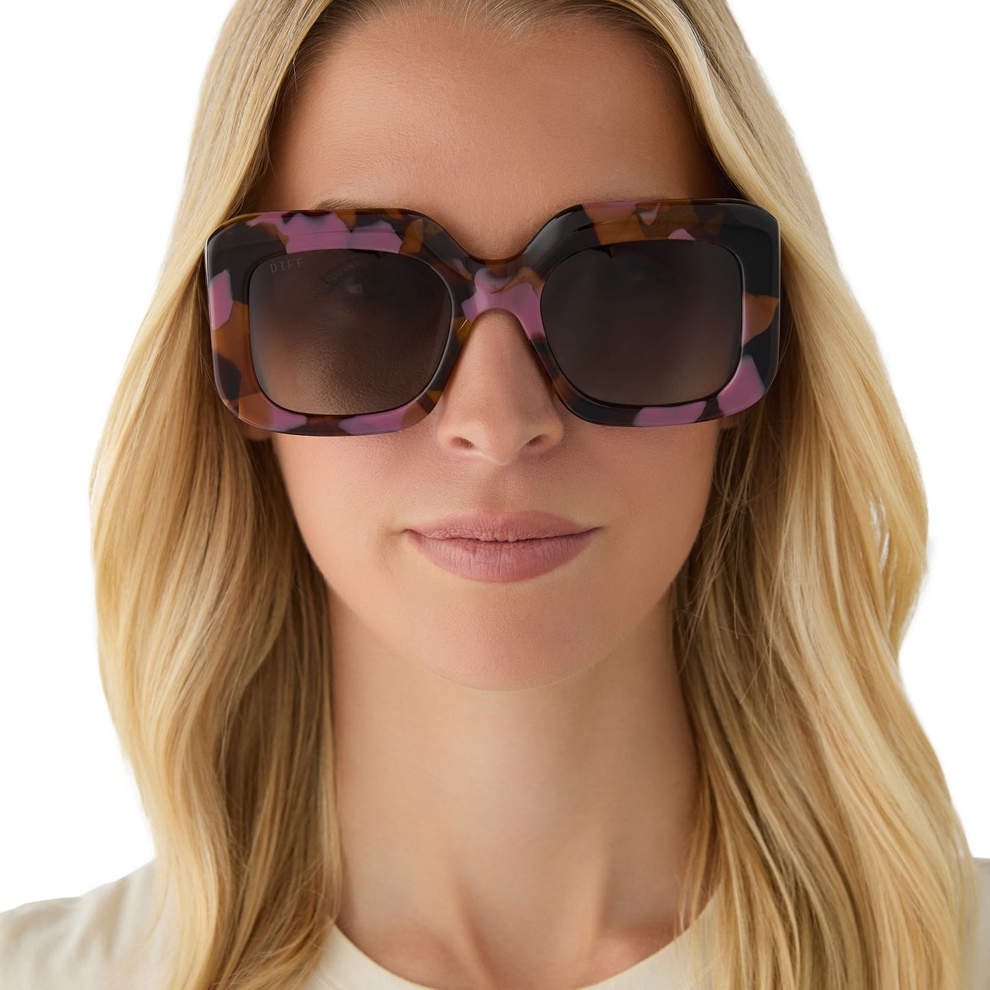 on model - female wearing diff eyewear featuring the giada rectangle sunglasses with a torino tortoise frame and brown gradient polarized lenses front view
