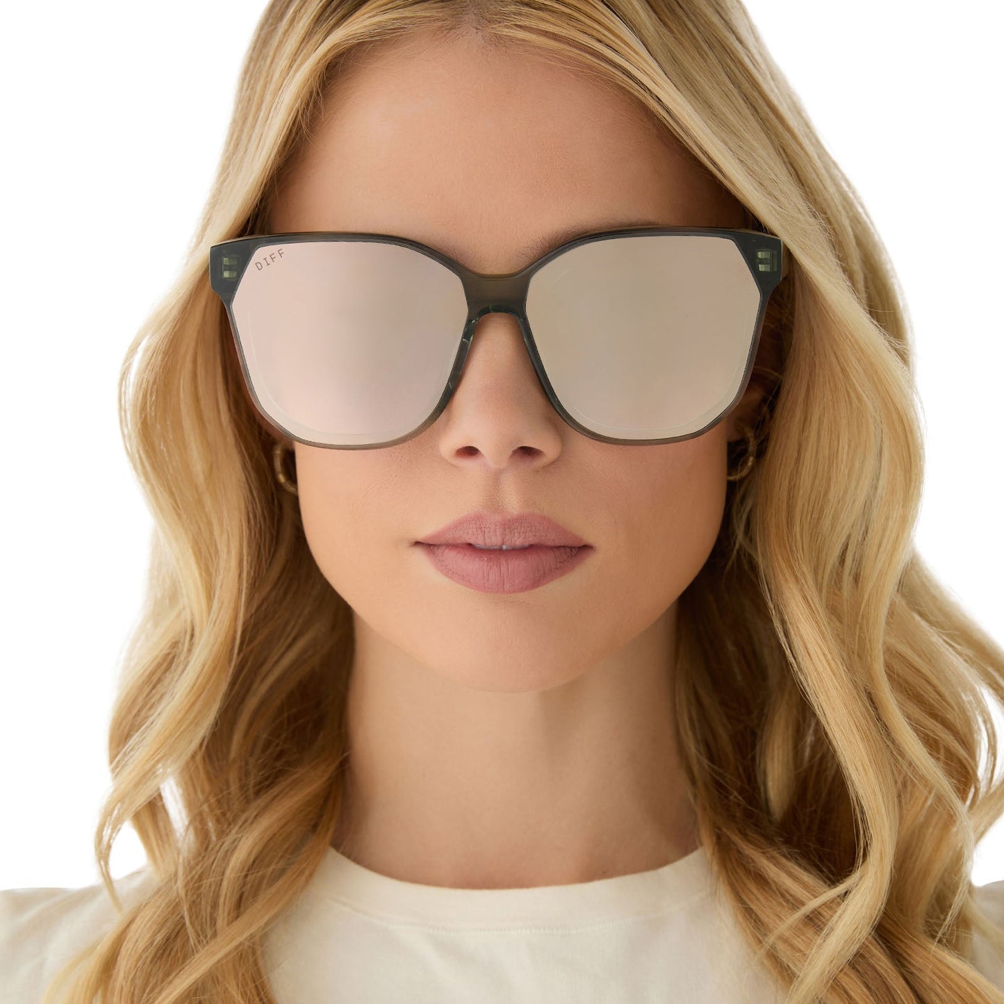 on model - female wearing diff eyewear featuring the gia square sunglasses with a cool matcha green frame and cool matcha mirror lenses front view