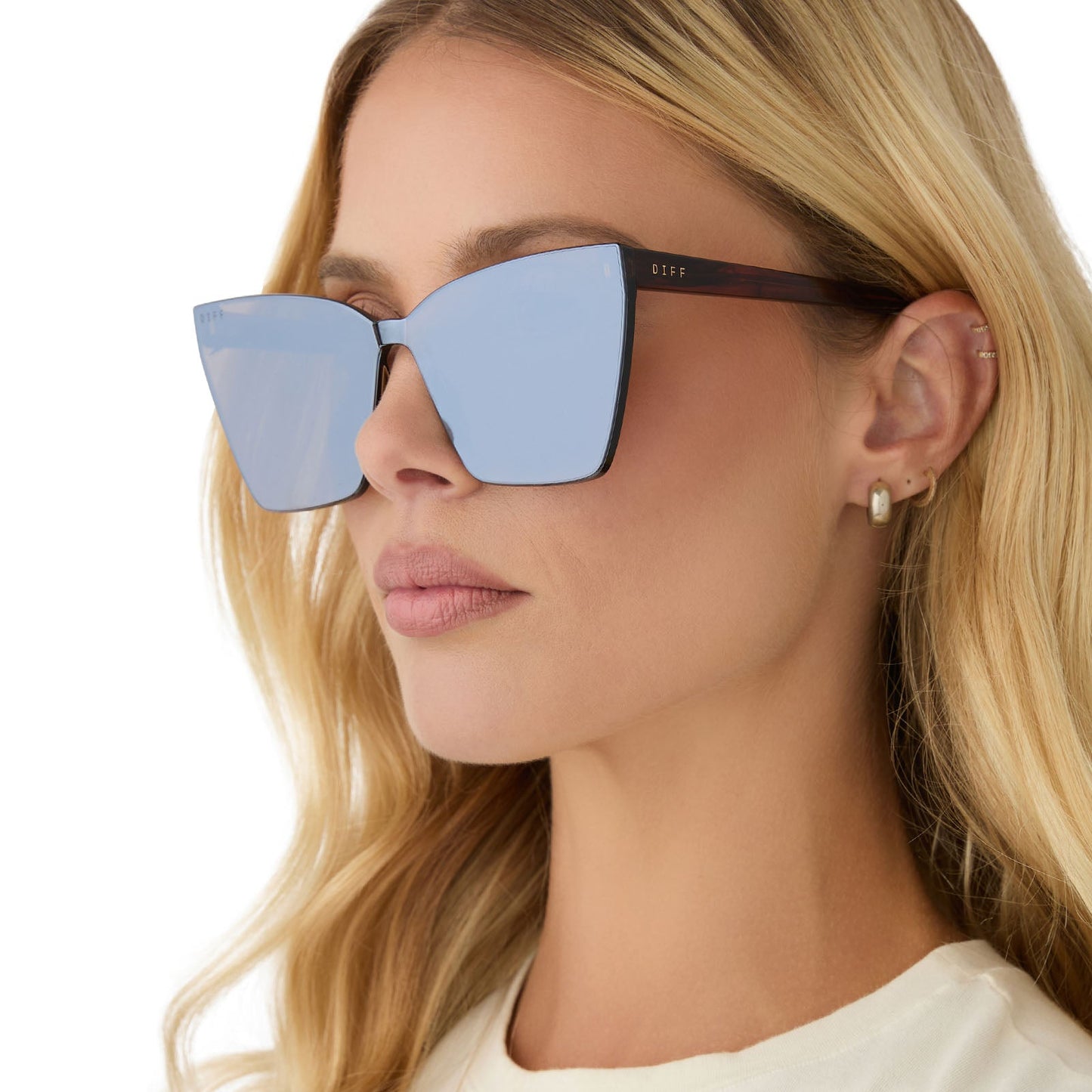on model - female wearing diff eyewear featuring the goldie cateye sunglasses with a sequoia tortoise frame and brown gold flash lenses side view