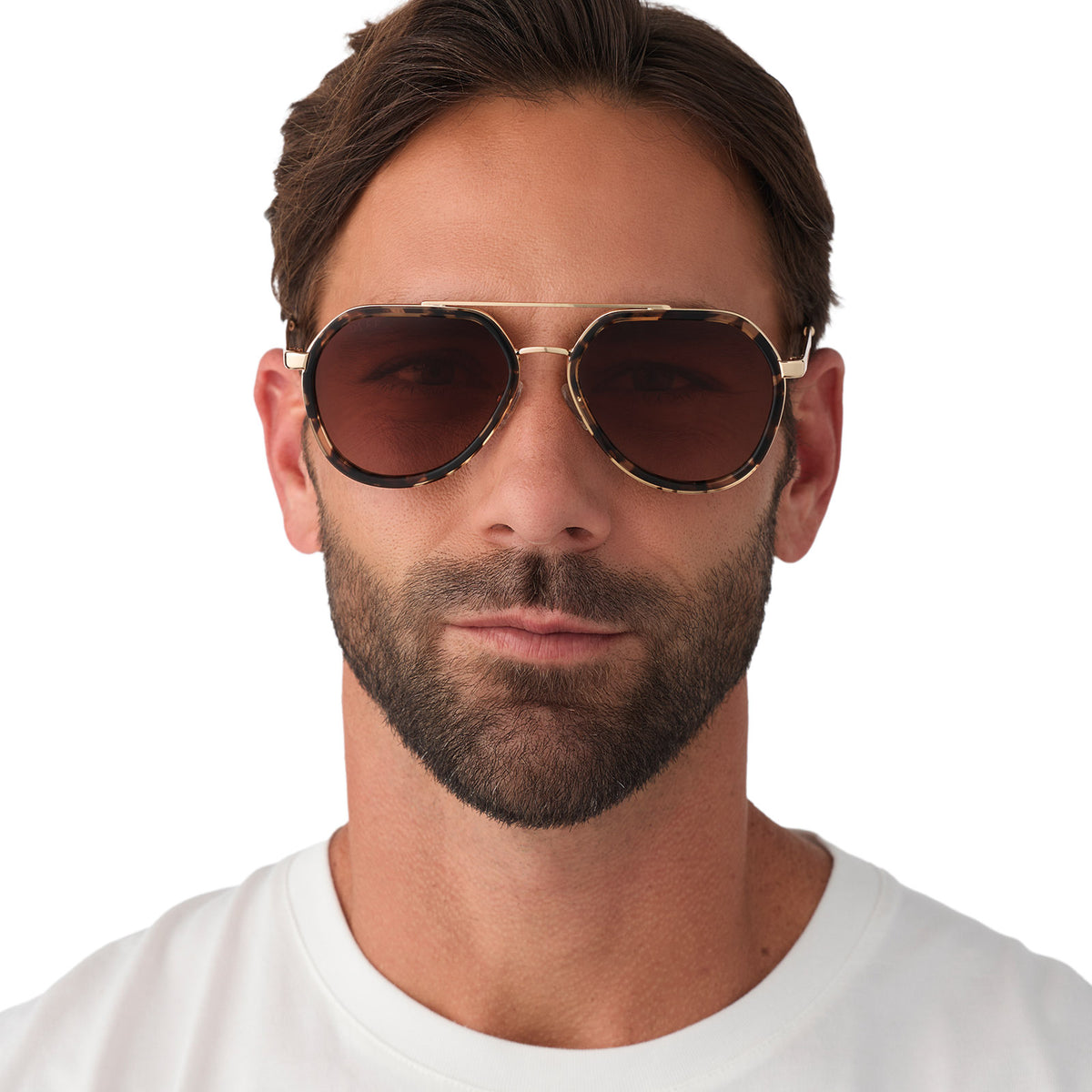 on model - male wearing diff eyewear featuring the joey round sunglasses with a espresso tort & gold metal frame with brown gradient polarized lenses front view