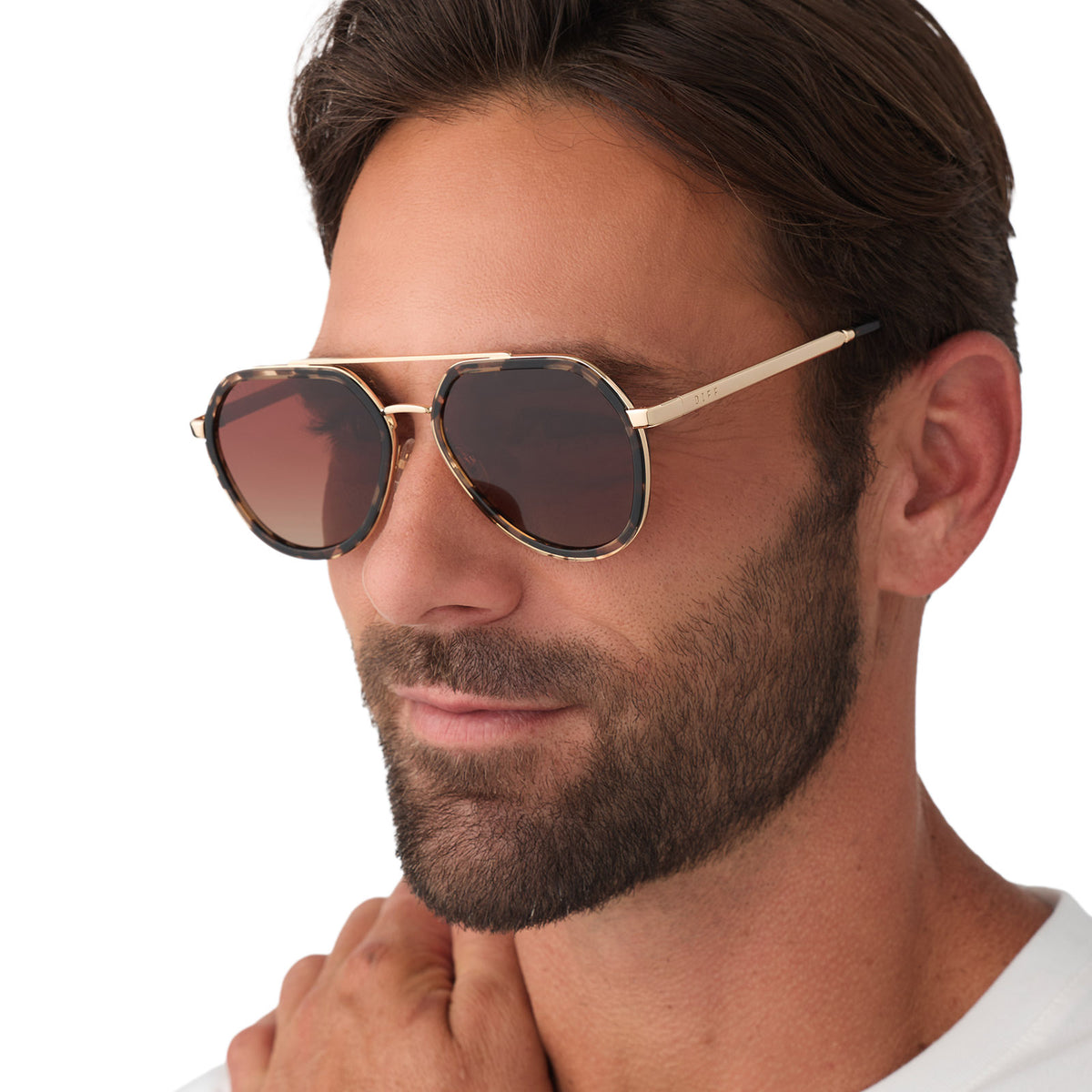 on model - male wearing diff eyewear featuring the joey round sunglasses with a espresso tort & gold metal frame with brown gradient polarized lenses angled view