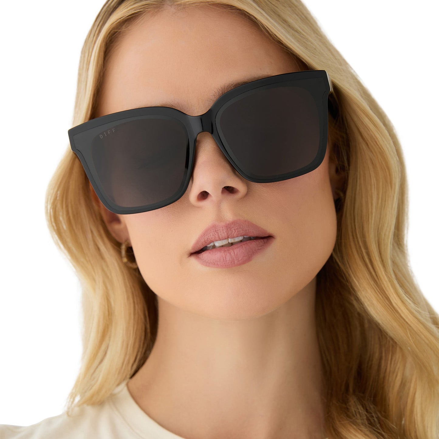 on model - female wearing diff eyewear featuring the meredith ii square sunglasses with a black frame and grey lenses front view