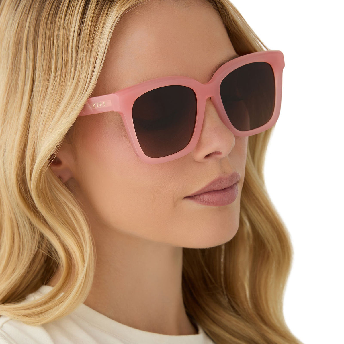 on model - female wearing diff eyewear featuring the meredith square sunglasses with a peach frame and brown gradient polarized lenses side view