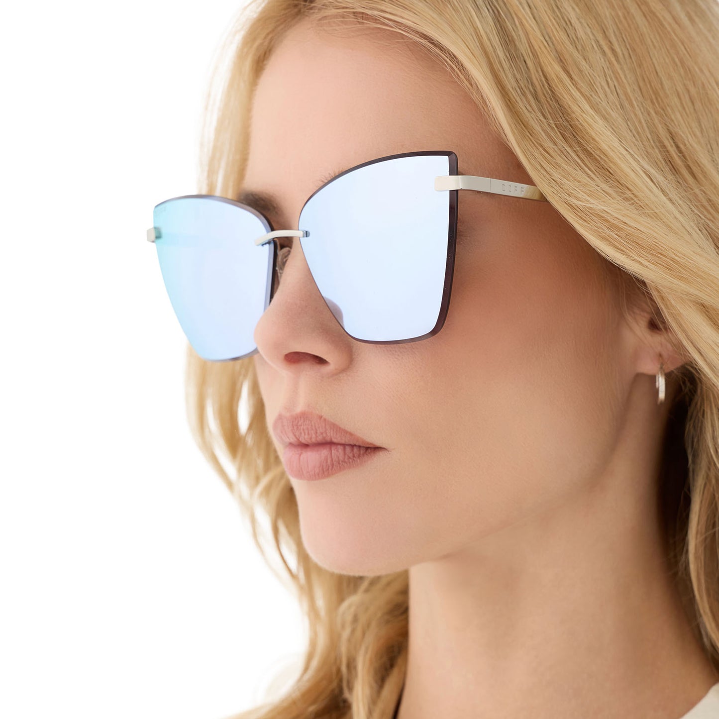 on model - female wearing diff eyewear featuring the becky v cat eye sunglasses with a silver frame and lavender mirror lenses angled view