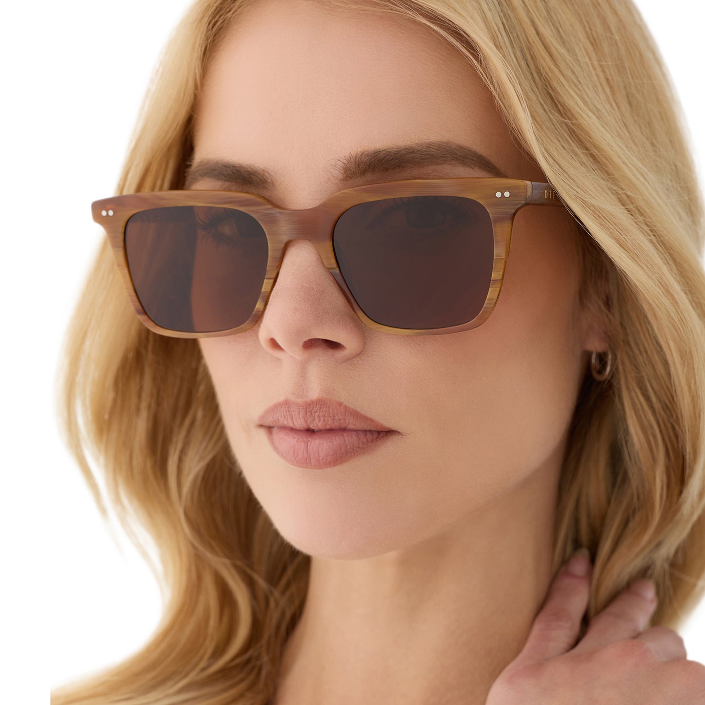 on model - female wearing diff eyewear featuring the billie square sunglasses with a longhorn brown frame and brown polarized lenses front view