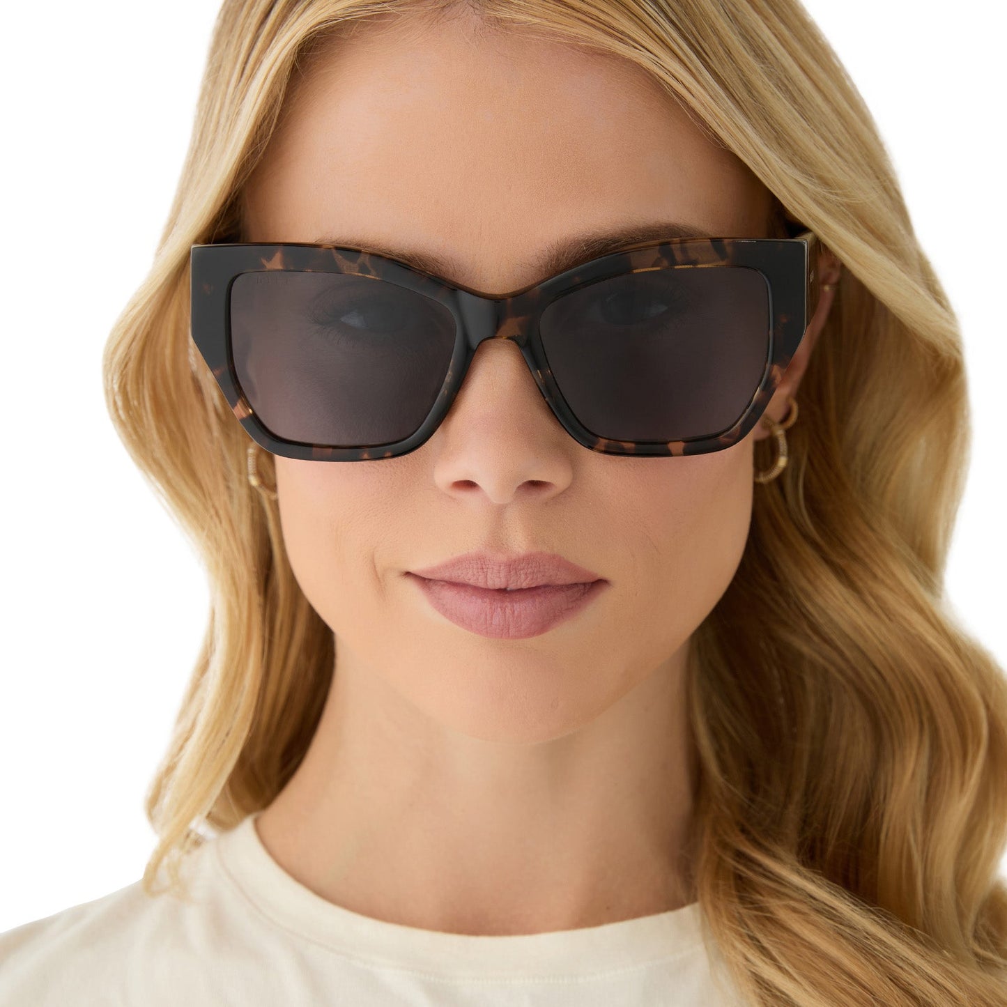 on model - female wearing diff eyewear featuring the vivienne cat eye sunglasses with a espresso tortoise frame and grey polarized lenses front view