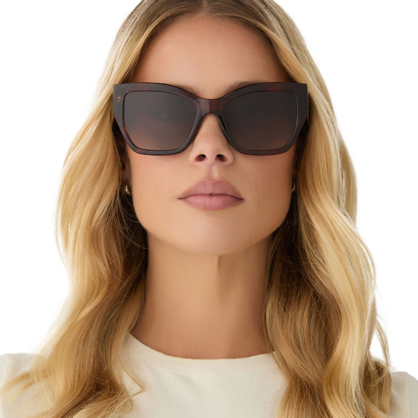 on model - female wearing diff eyewear featuring the vivienne cateye sunglasses with a sequoia tortoise frame and brown gradient polarized lenses front view