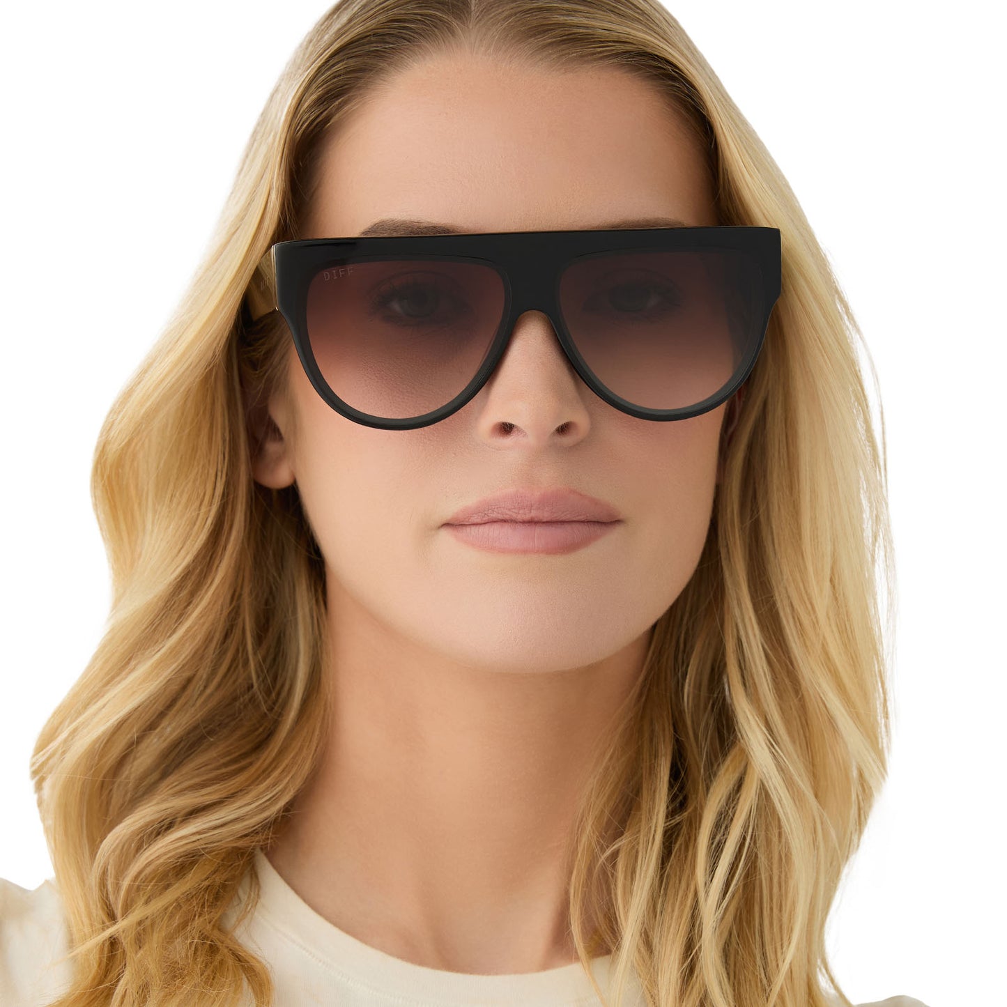 on model - female wearing diff eyewear georgie square sunglasses with a black frame and brown gradient lenses front view