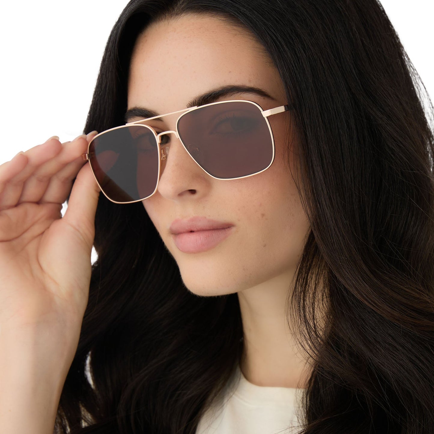 on model - female wearing diff eyewear yellowstone rip wheeler sunglasses gold & brown front view