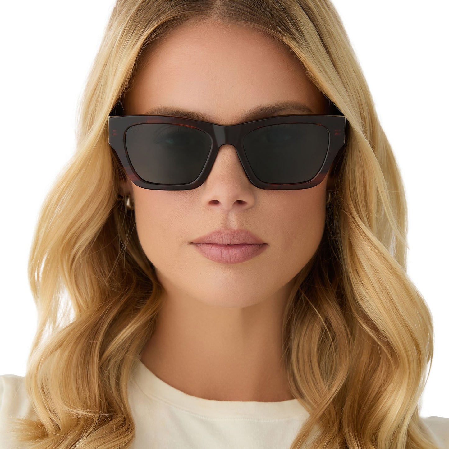 on model - female wearing diff eyewear yellowstone beth ii sunglasses sequoia & g15 front view