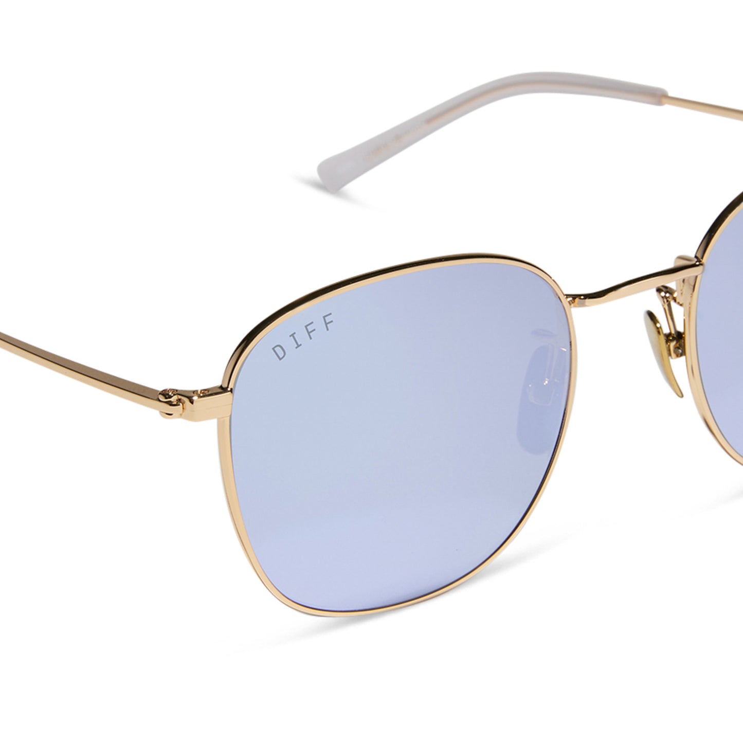 diff eyewear wholesale axel round sunglasses with a gold frame and lavender mirror lenses detailed view