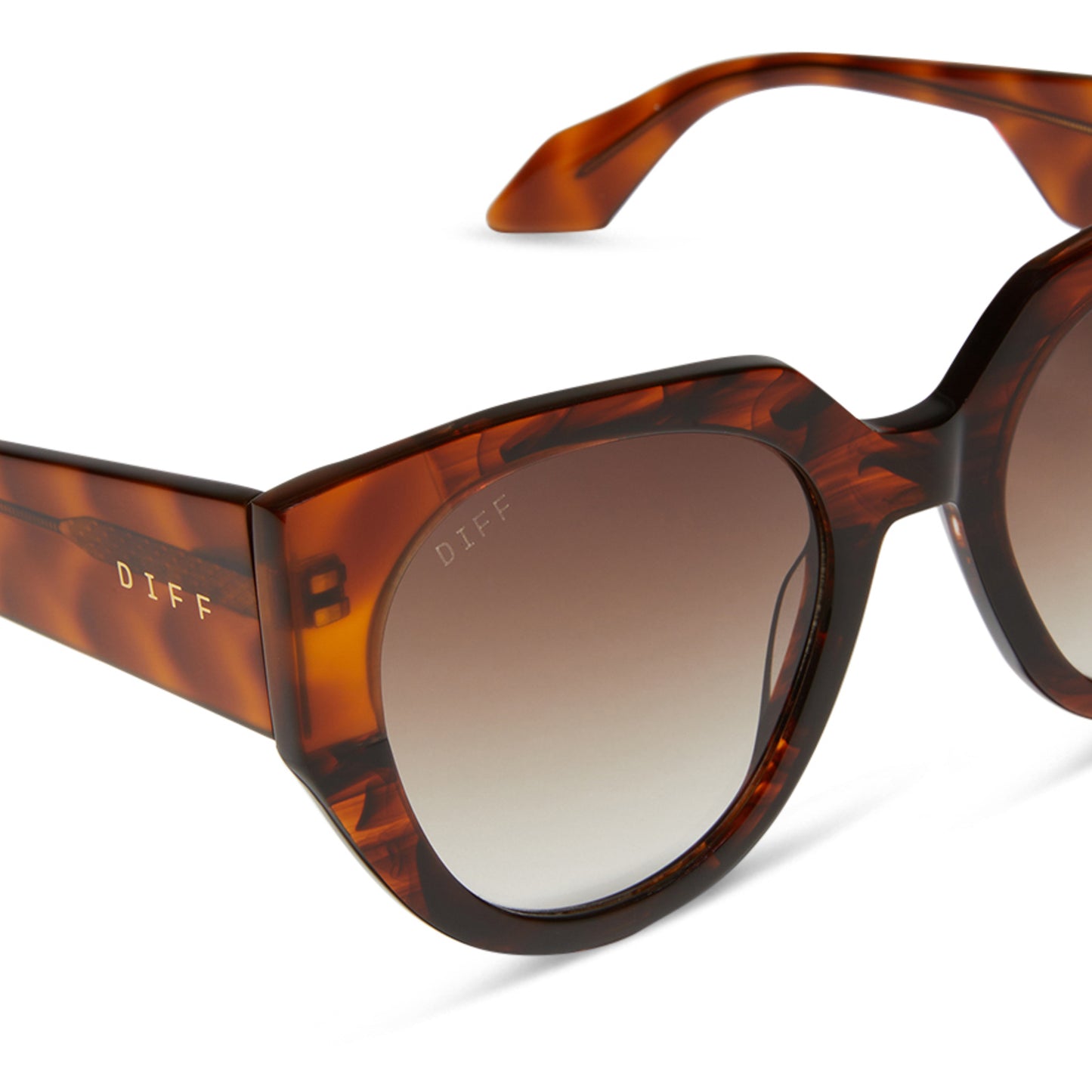 diff eyewear featuring the ivy cateye sunglasses with a sequoia tortoise frame and brown gradient lenses detailed view