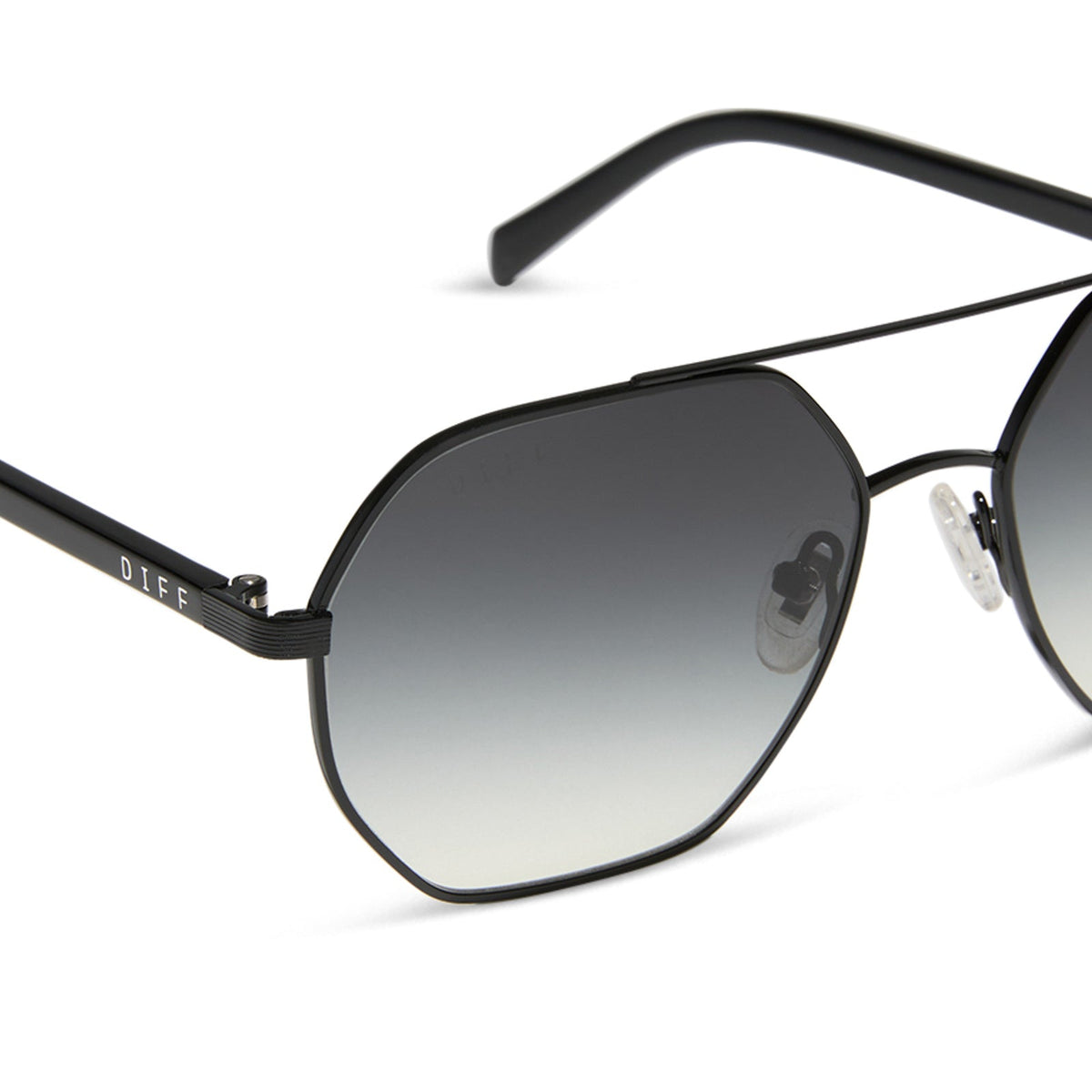 jojo fletcher x diff eyewear joelle navigator sunglasses with a black metal frame and grey gradient polarized lenses detailed view